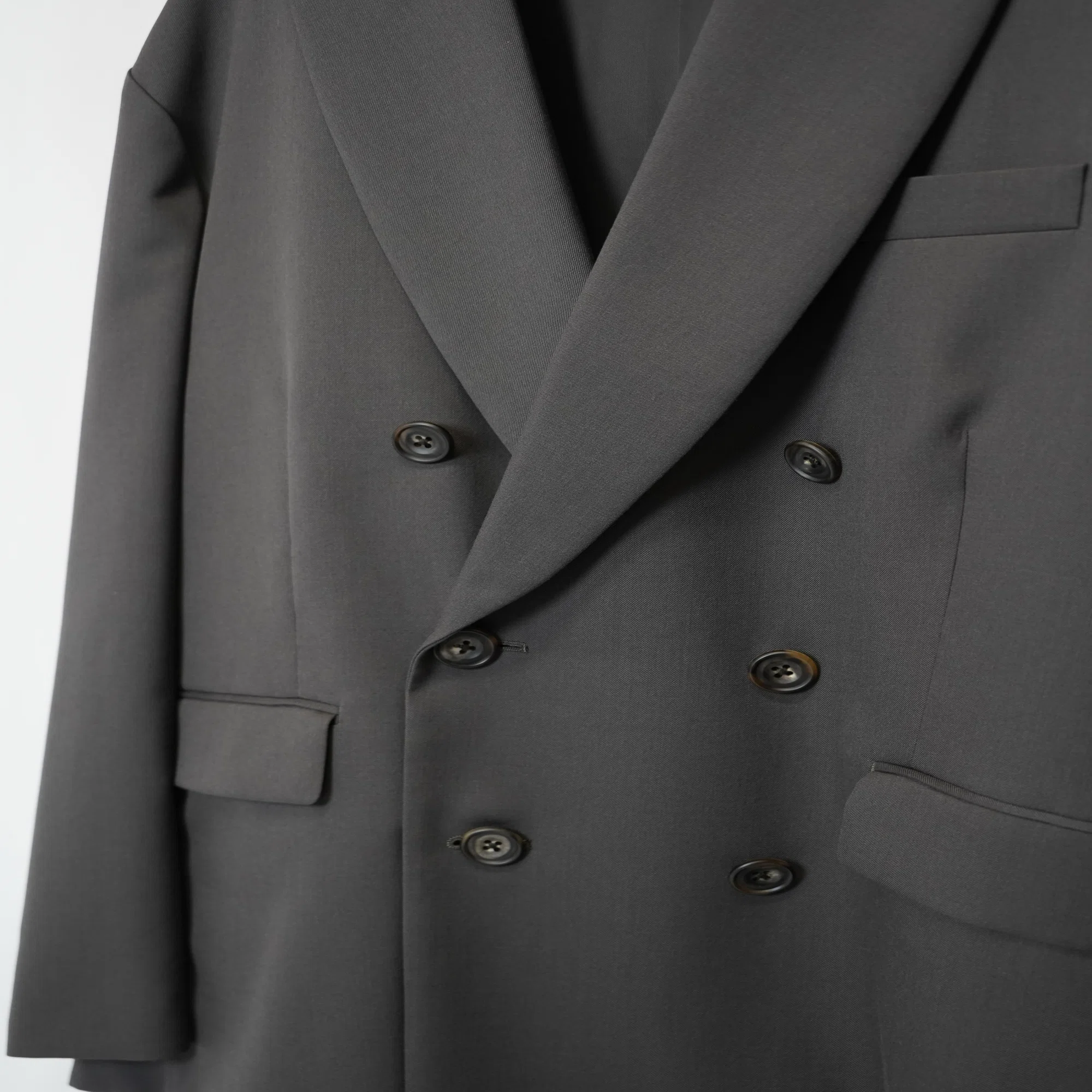 レビュー】stein(シュタイン）のジャケットの魅力と、着用感を紹介し 