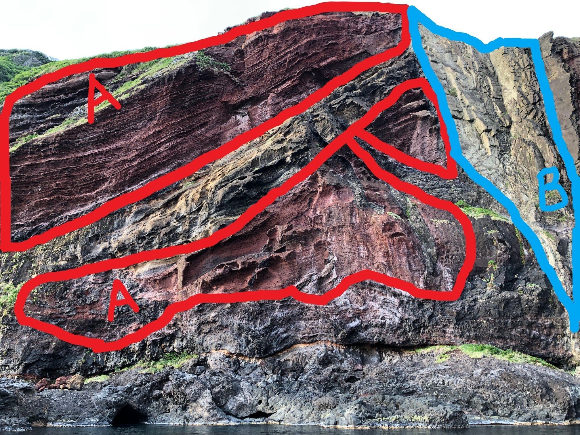 知夫最強のジオ名勝?! 赤壁を深掘れ!｜島根県隠岐郡 知夫村｜公式