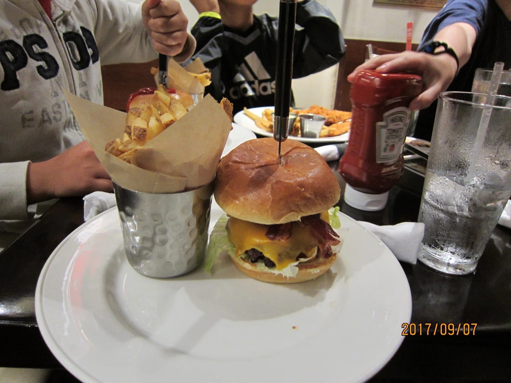 アメリカで食べた個性派ハンバーガー🍔🍟【Googleマップ付き】｜吉無田