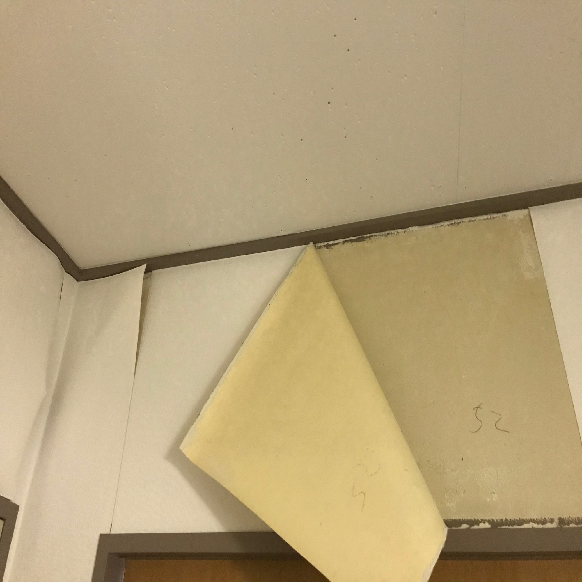 壁紙を貼り直してみたがうまくできなかったので引っ越したい おたけ Note