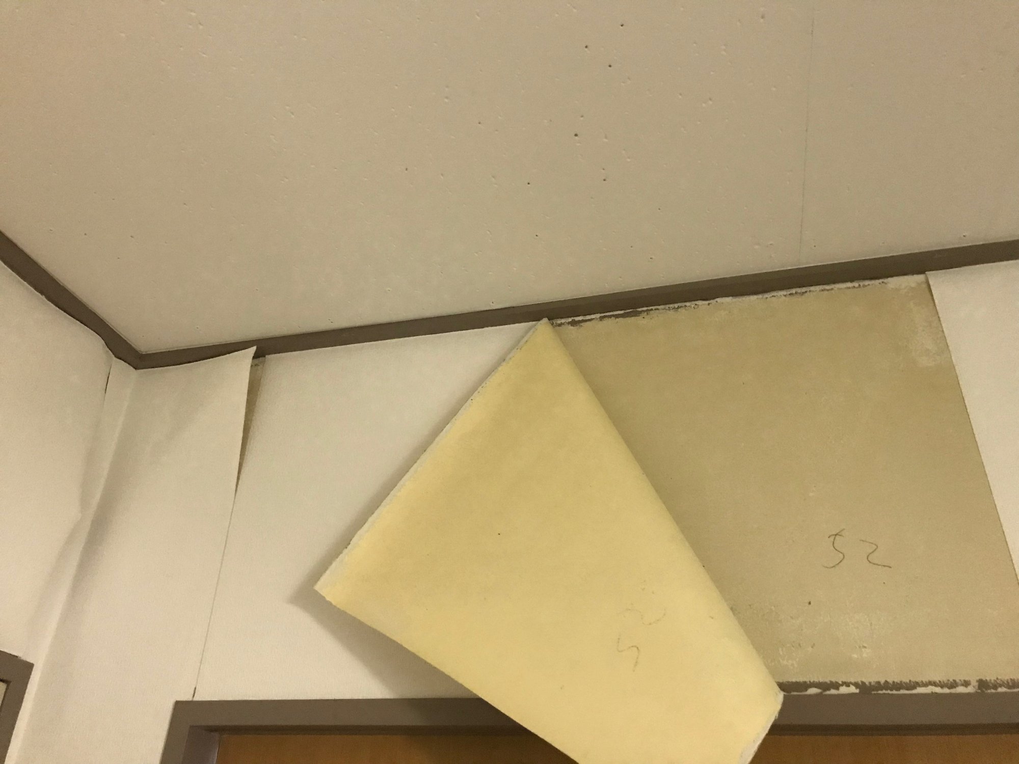 壁紙を貼り直してみたがうまくできなかったので引っ越したい おたけ Note 壁紙を貼り直してみたがうまくできなかったので引っ越したい おたけ Note