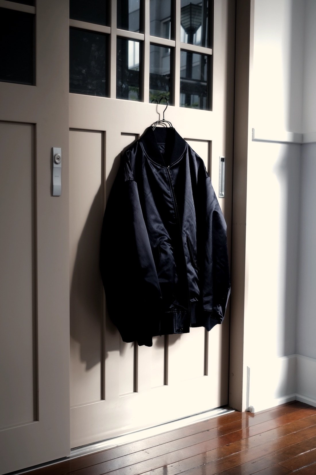 限りなく黒に近い紺のシルク|takuro yamashita 限りなく黒に近い紺のシルク|takuro yamashita