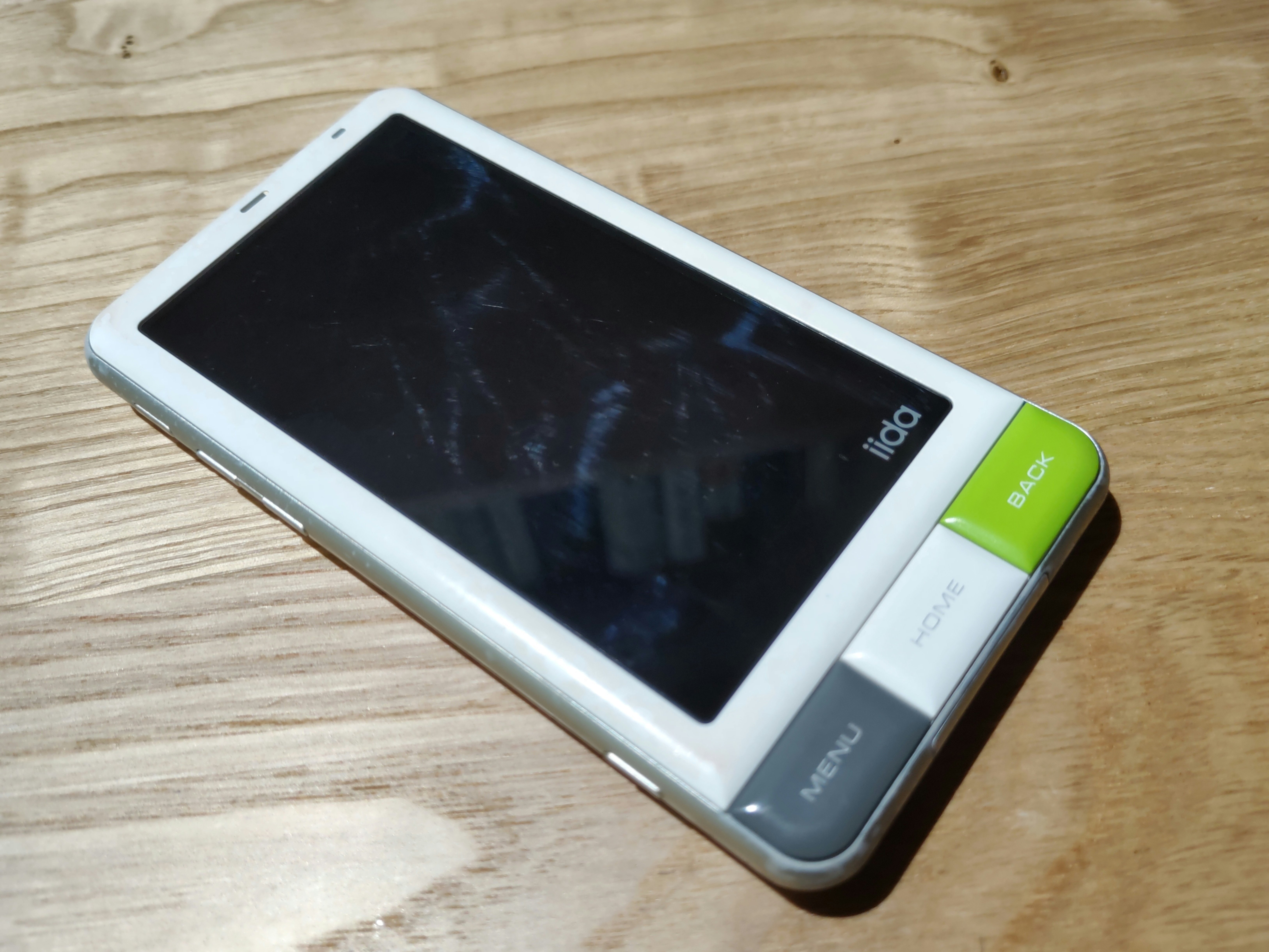 SHARPのスマートフォンとメロディ「骨と皮」の話｜Yabuzuka Hiroshi