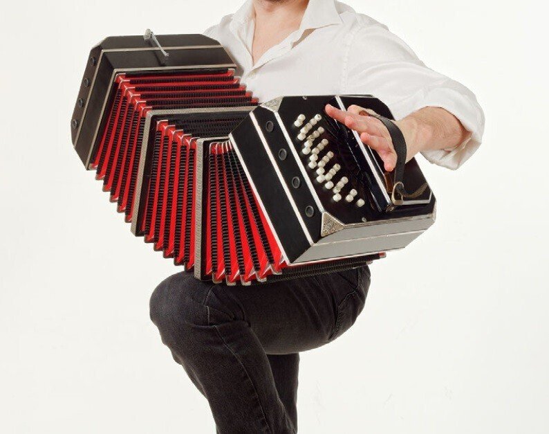 バンドネオン」の名前の由来って？｜かわさきジャズ 