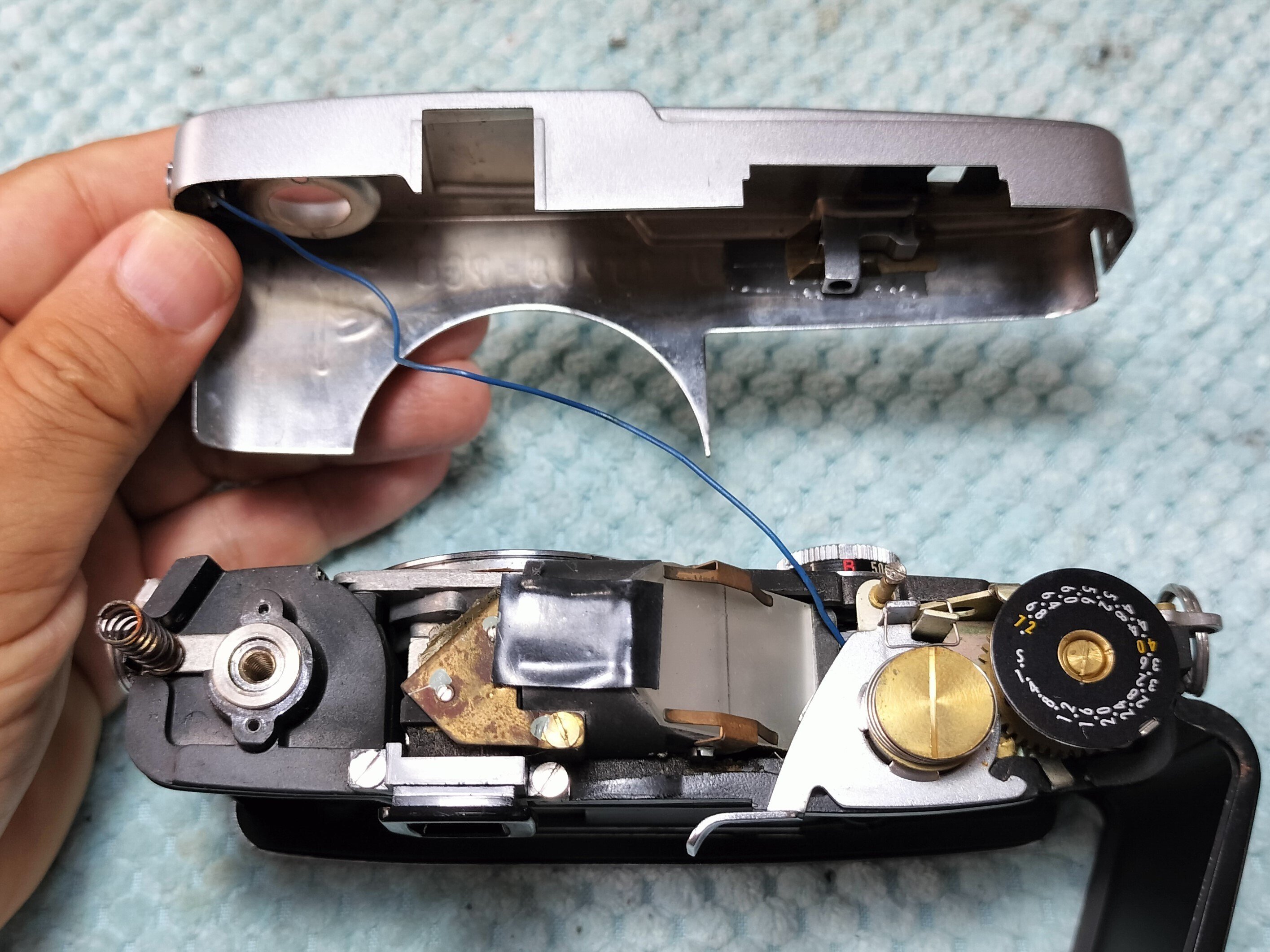 Olympus Pen Fの分解｜フィルムカメラ修理のアクアカメラ