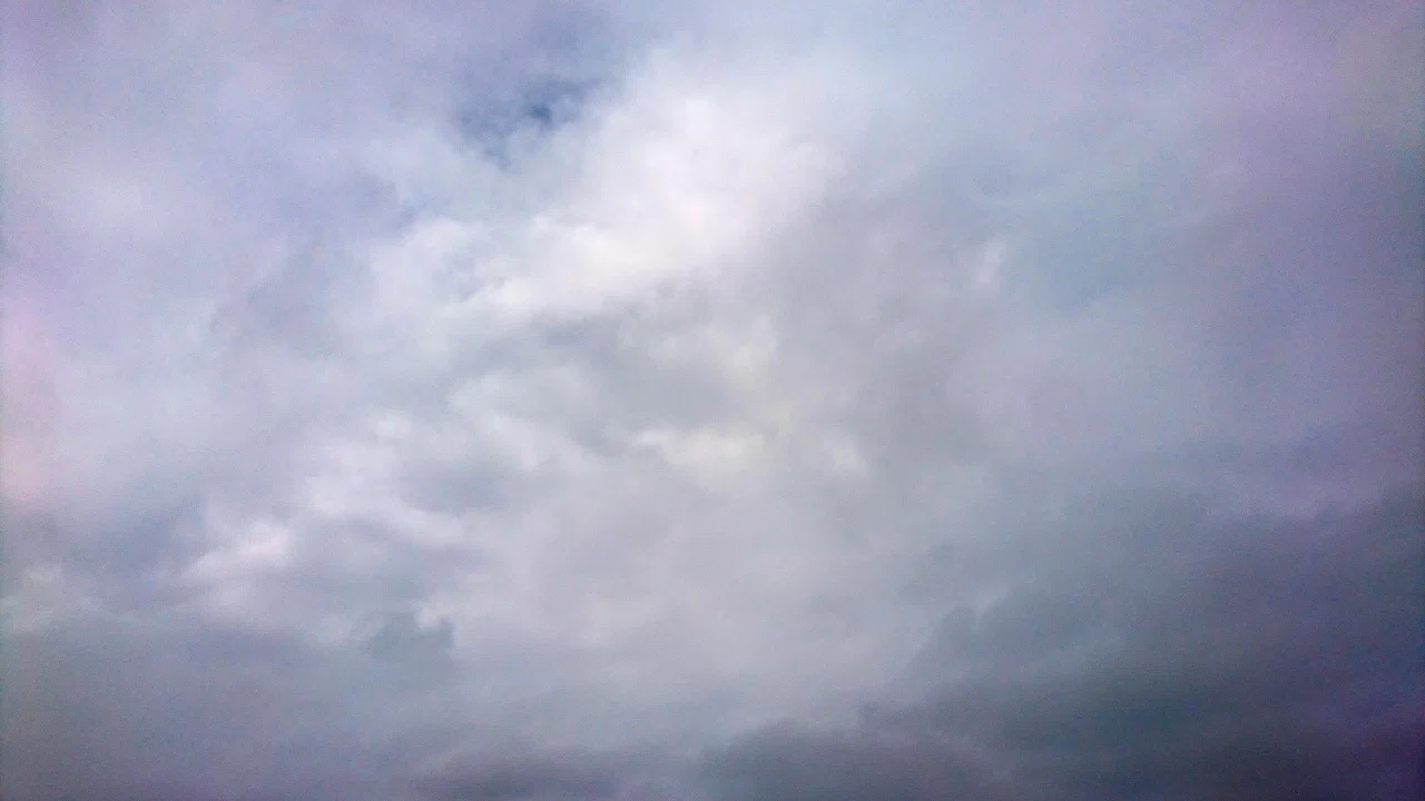 曇り空の写真を加工してみた｜はらの