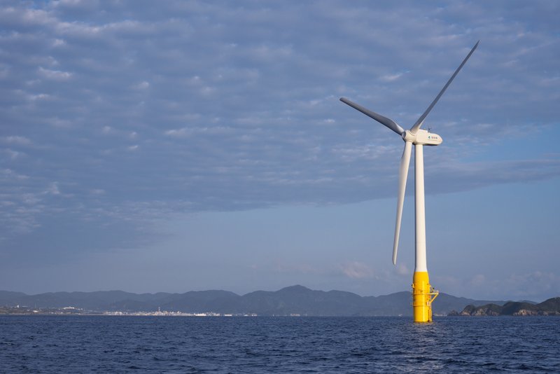 浮体式風力発電装置の写真