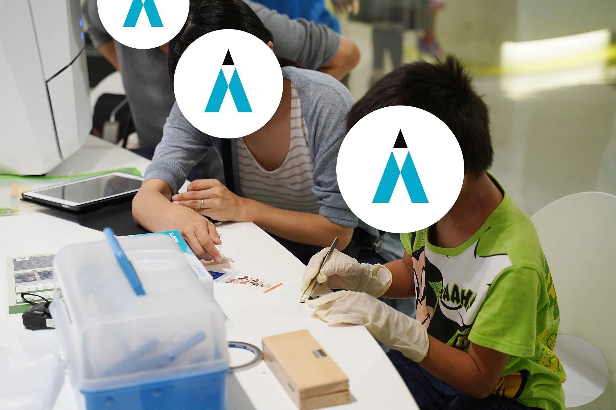 自由に研究ラボ2022】子供たちが気になる材料を持ち込んで実験機器を