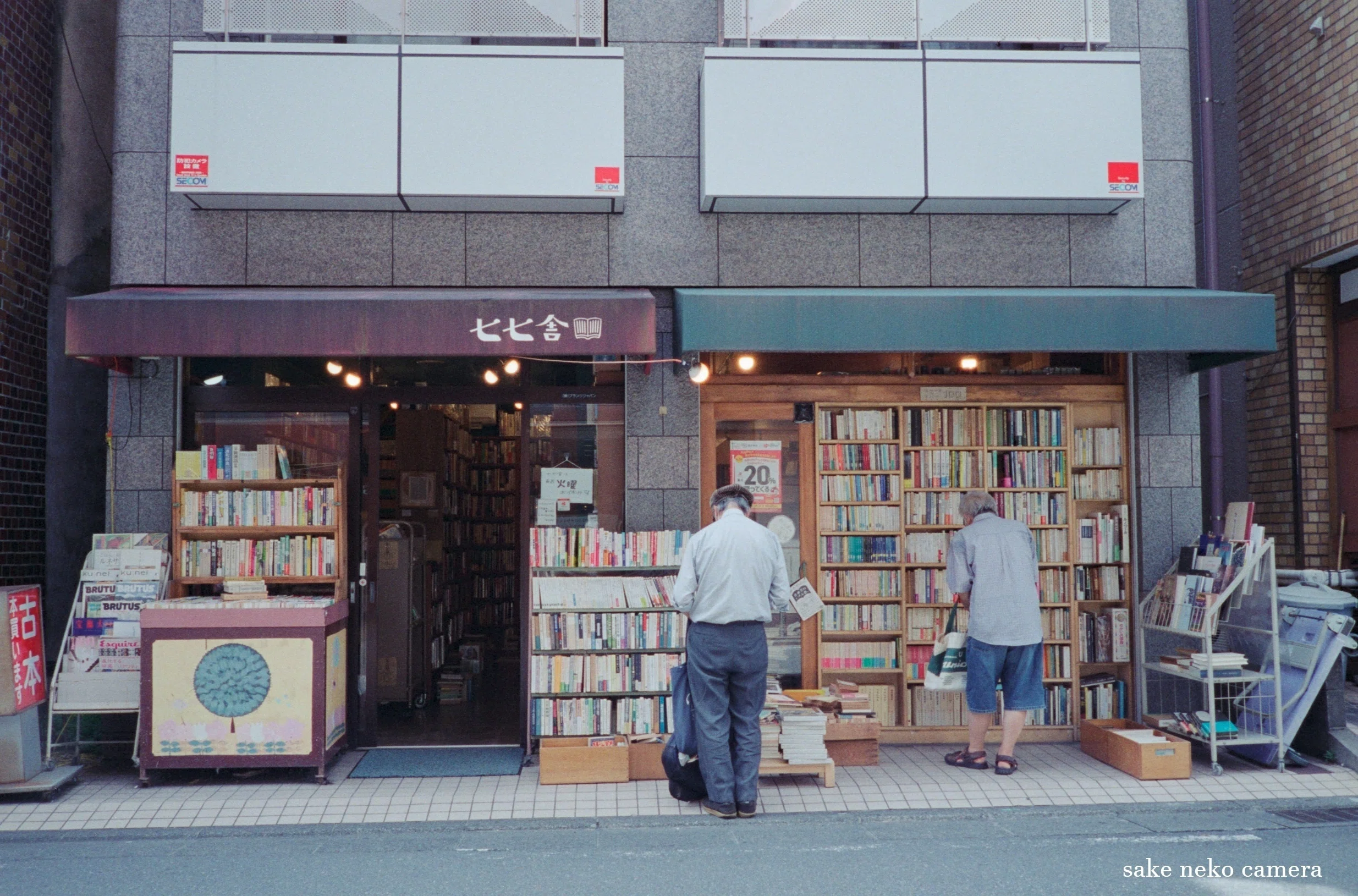 予算1万円。古書店巡りの旅～中央線編～｜キハ2222