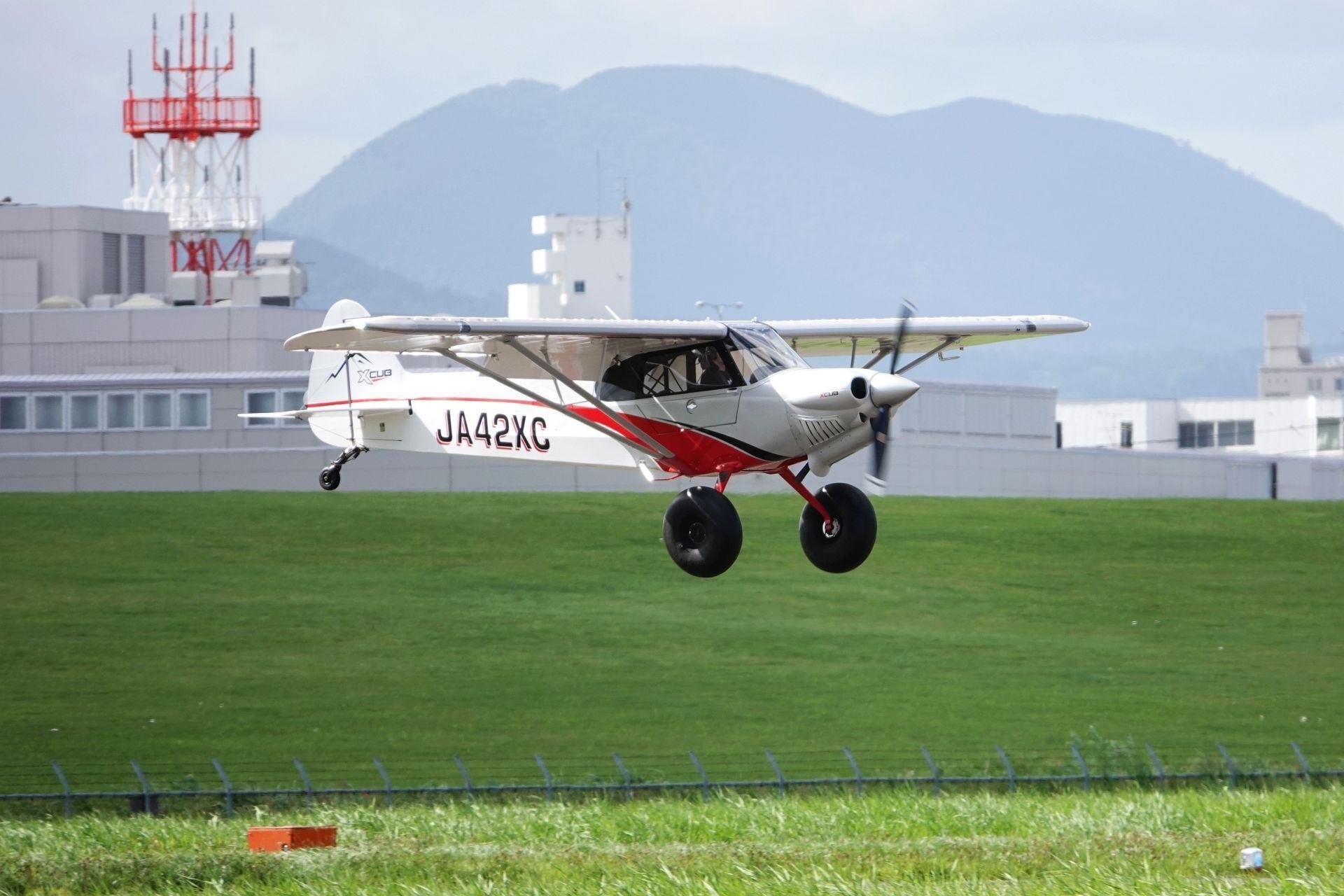 戦闘機用滑走路 61-v13v8-OL._UF350,350_QL80_.jpg