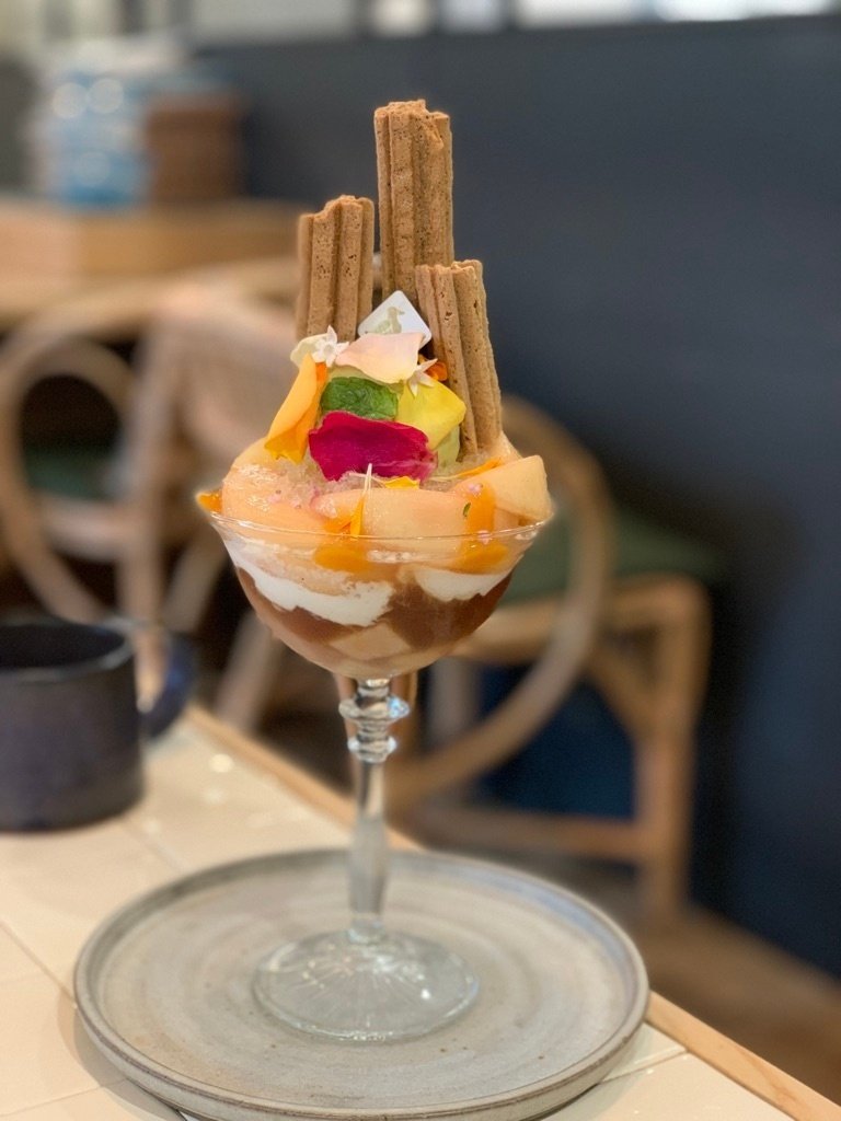 新進気鋭のショコラティエとパティシエがタッグを組んだ店の「桃と花の