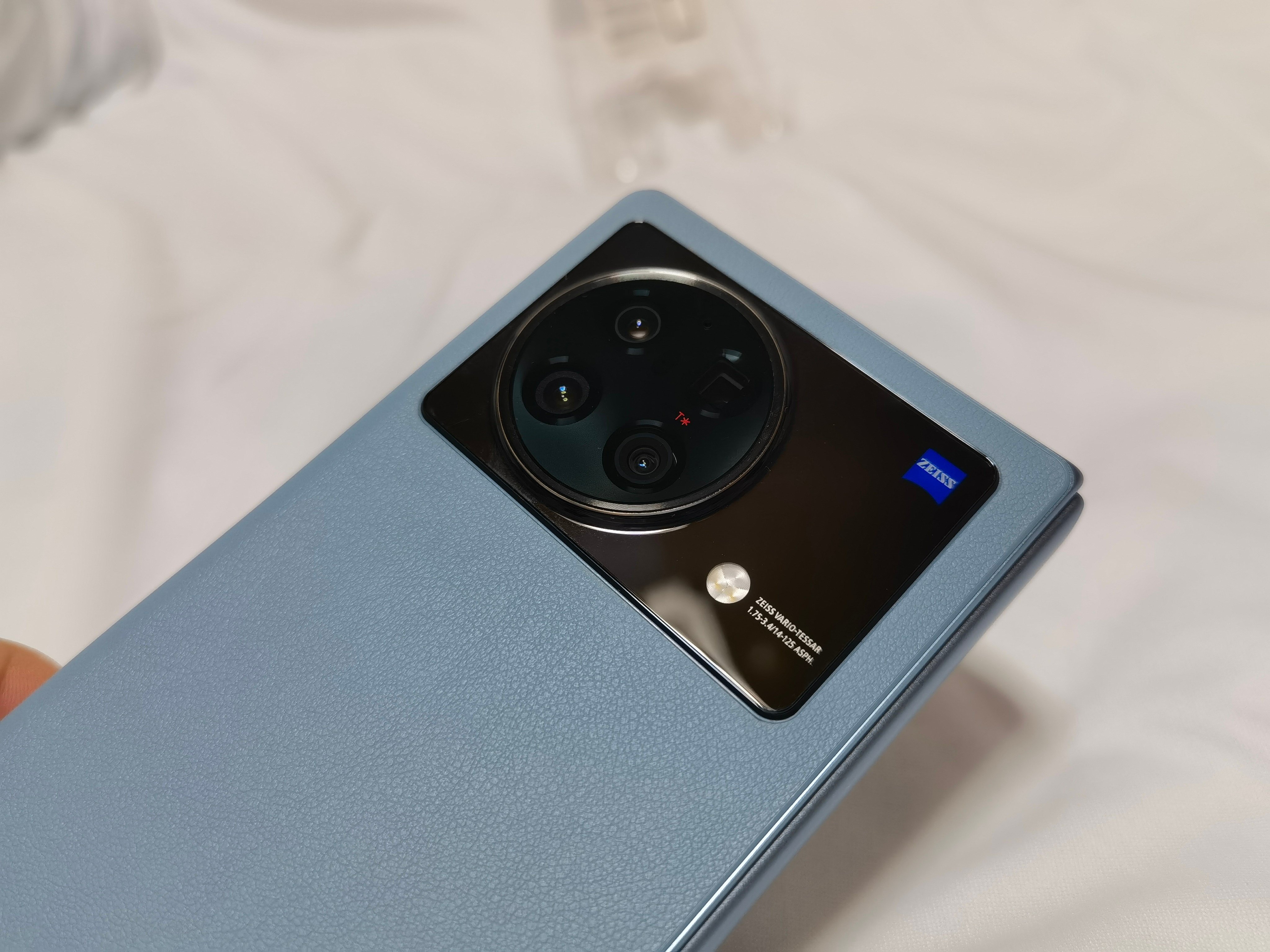最強の折りたたみスマホ vivo X Foldレビュー｜はっすー