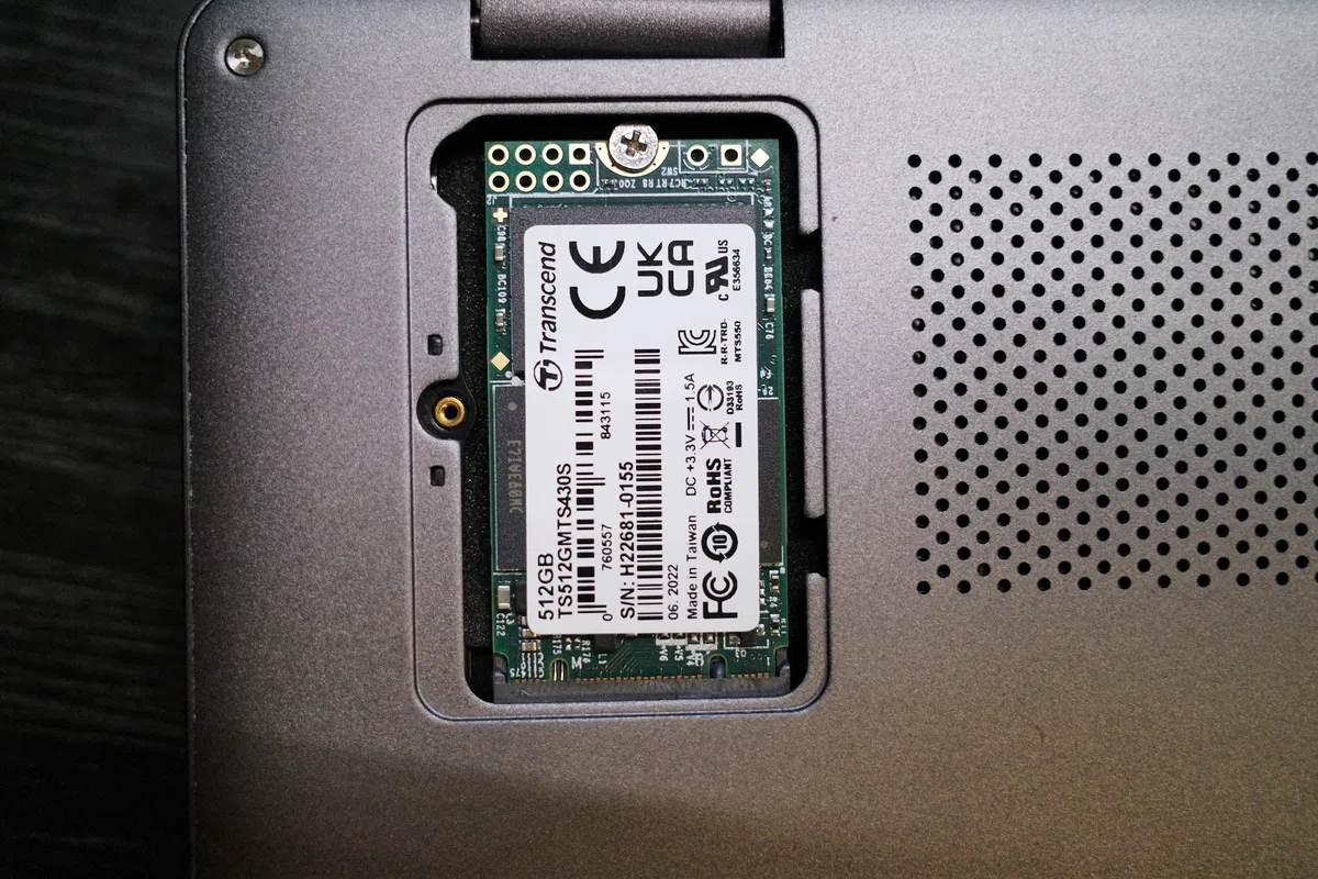 IRIE mini PC (FFF-PCM2B) を SSD 化｜R-Y-O