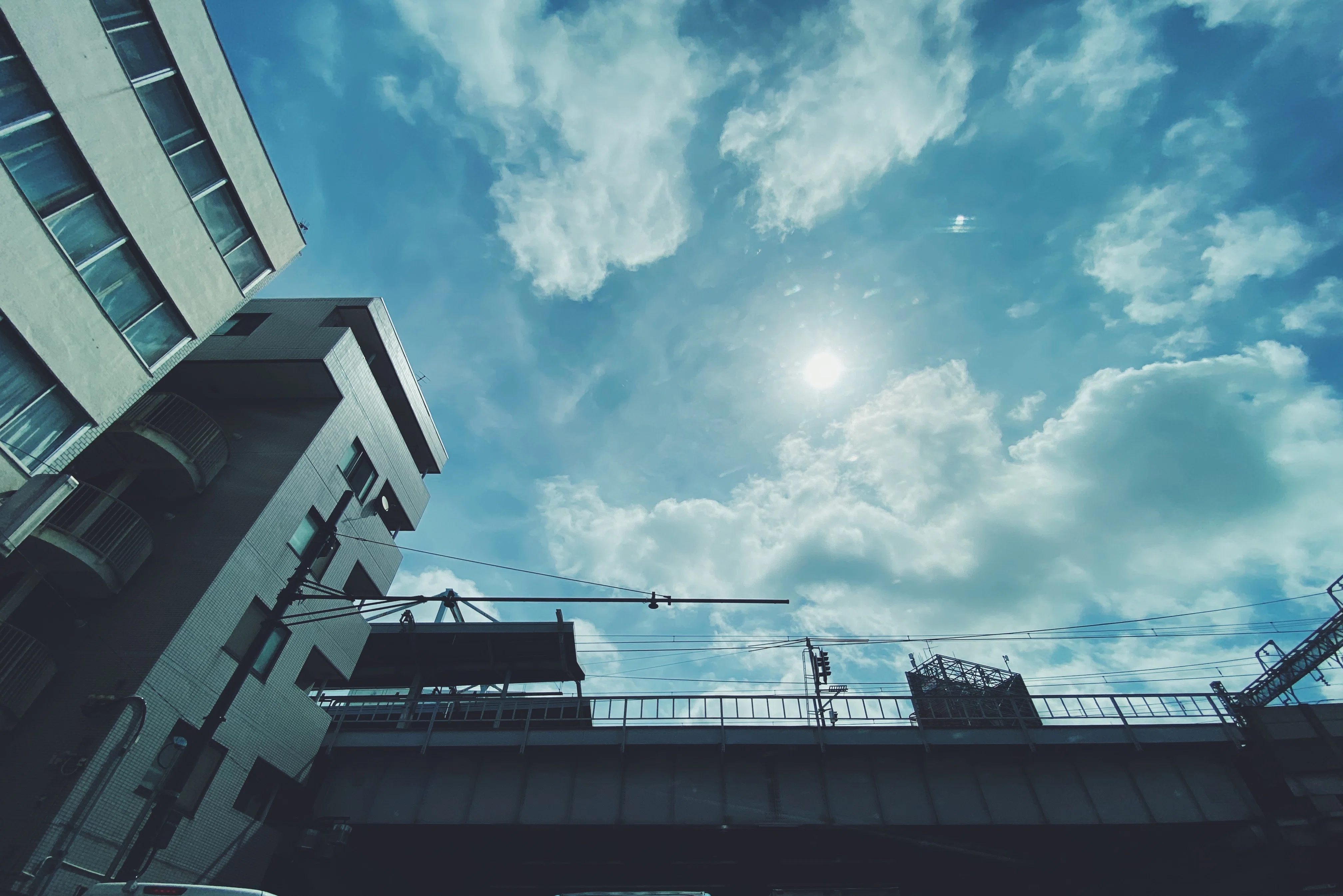 高架の上の空 #4656｜稲垣純也