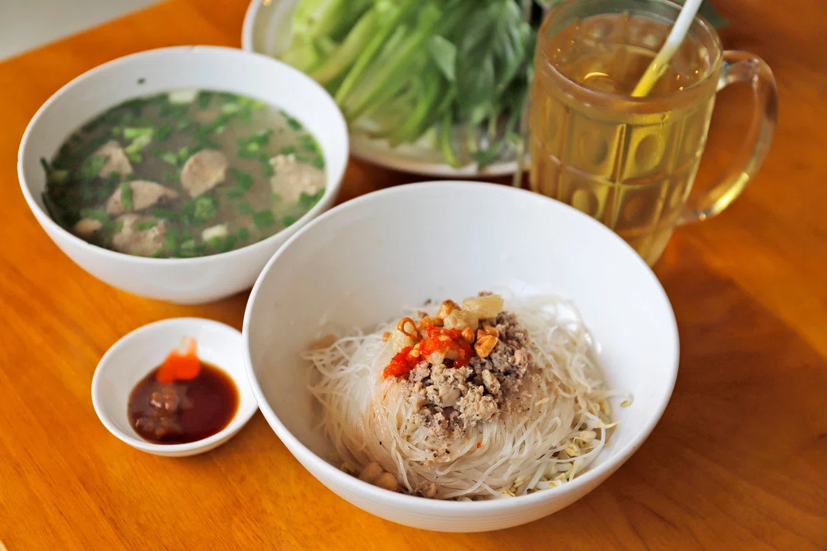 フォーだけど、フォーじゃない。ザライ省の名物麺店 「Pho Kho Gia Lai HONG」｜勝手にベトナム案内