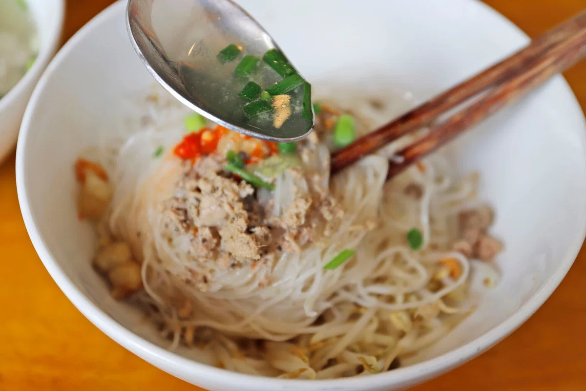 フォーだけど、フォーじゃない。ザライ省の名物麺店 「Pho Kho Gia Lai HONG」｜勝手にベトナム案内