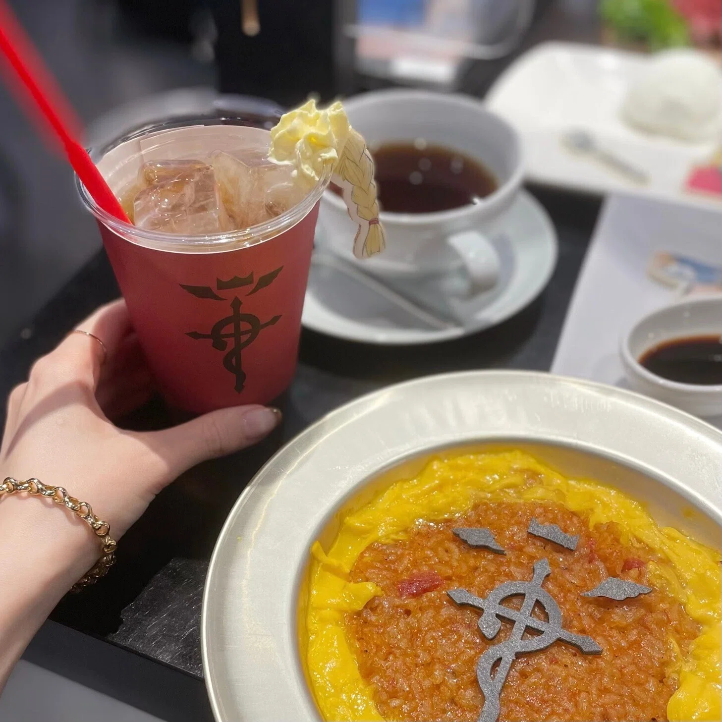 東方司令部の不味いコーヒー、ウィンリィのアップルパイ、涙アイス 