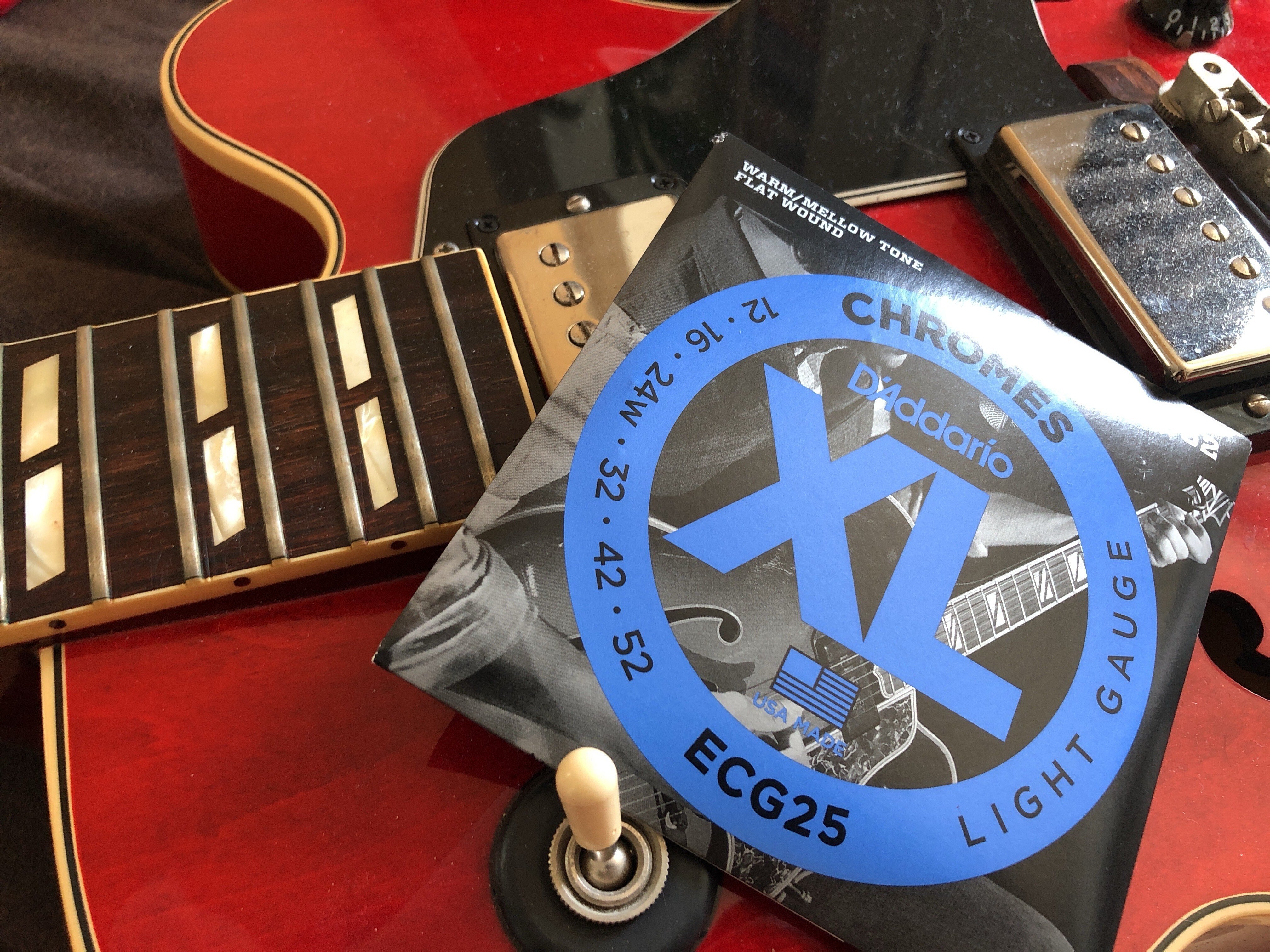 Gibson ES-275の弦交換（ダダリオECG25フラットワウンド12-52