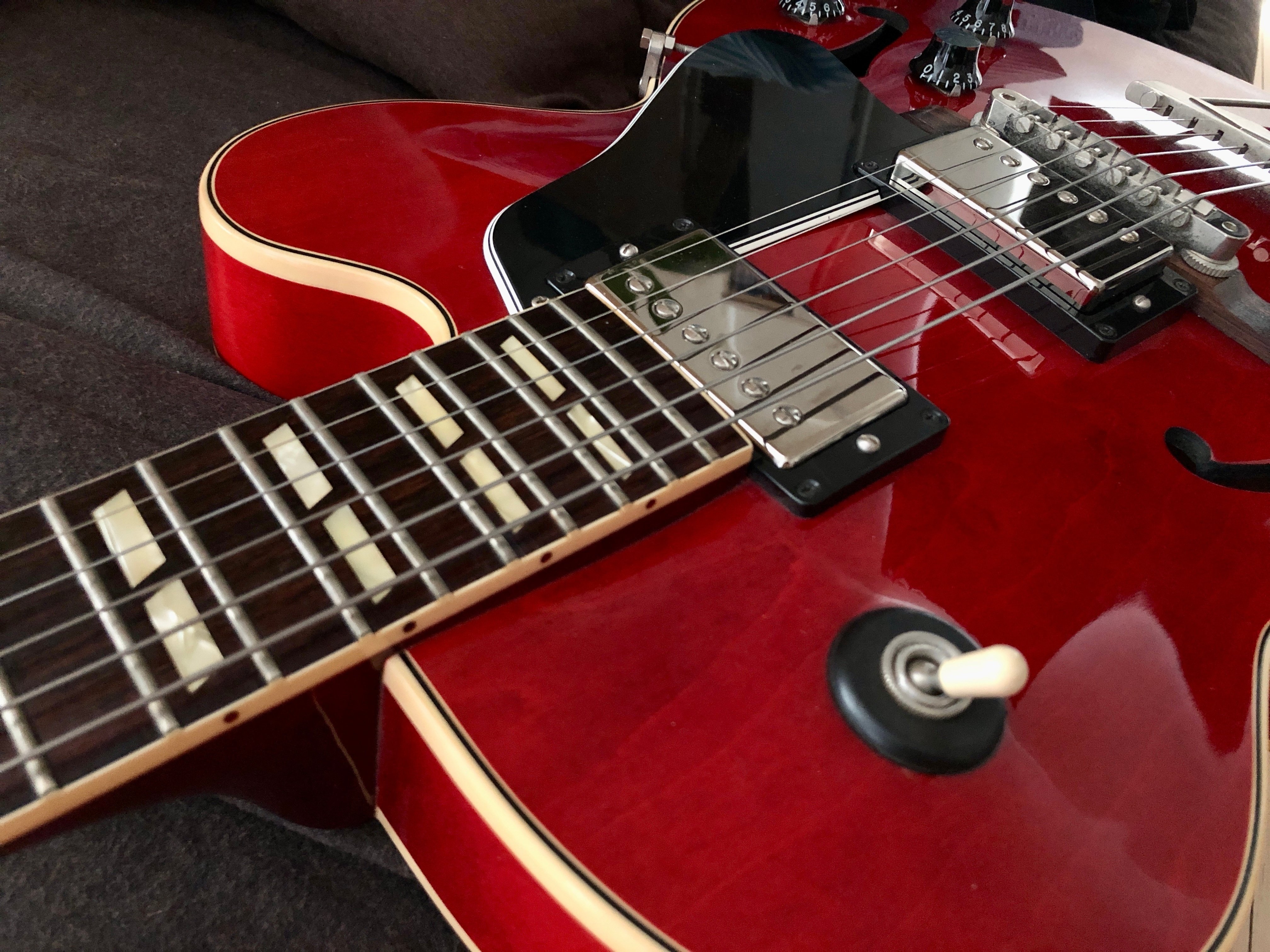 Gibson ES-275の弦交換（ダダリオECG25フラットワウンド12-52