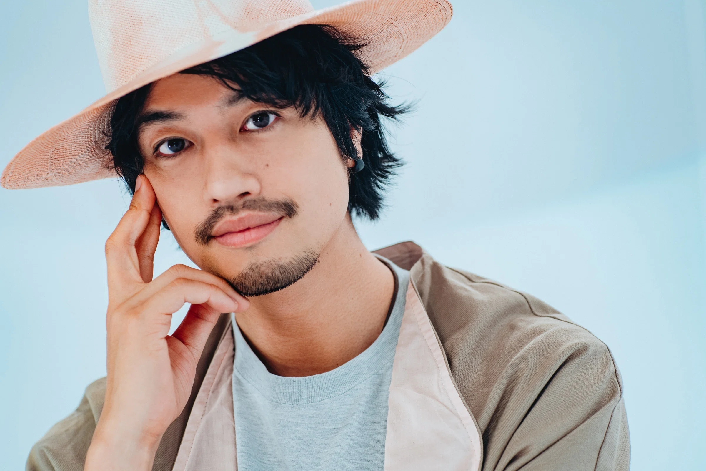 斎藤工主演映画フライヤー額装貴重 斎藤工：インタビュー】自身の番組での“役割”と、「ゴリ押し」映画
