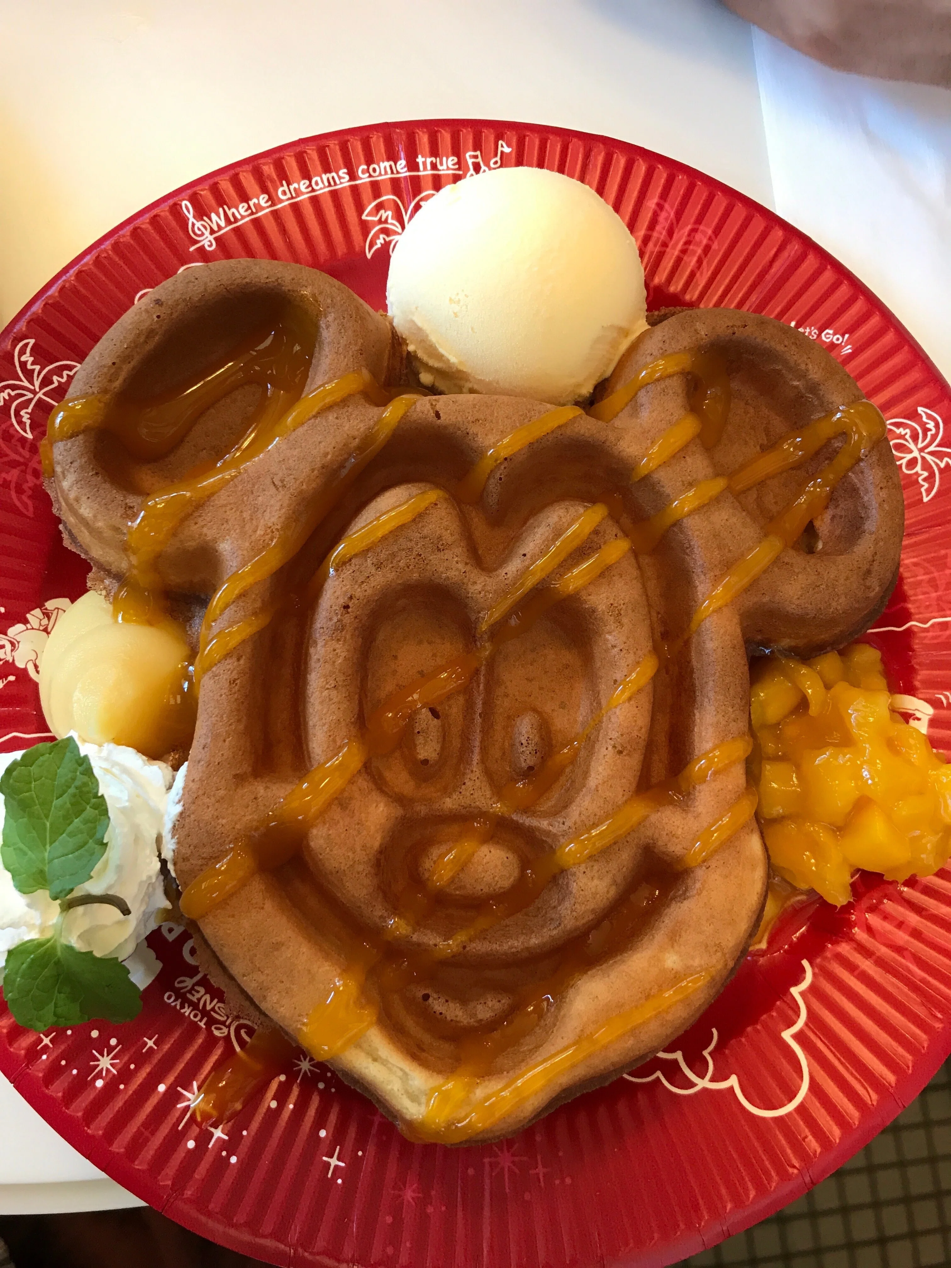 必見】ディズニーランドに行ったら絶対はずせないミッキーフード3選