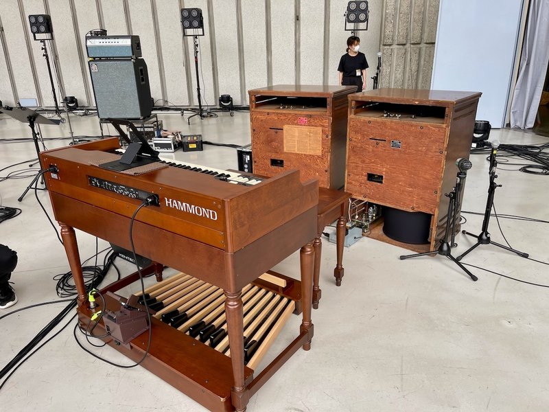 先日日比谷野音で行われたOriginal Love公演でハモンドXK-5にヴィンテージレスリー122を2台使用した