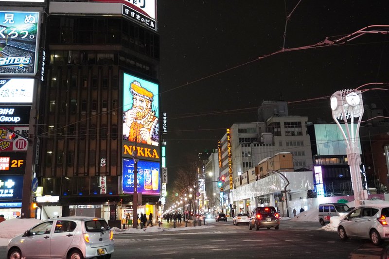 ＜函館＆札幌の旅（回顧録）no.24＞　札幌のシンボル的存在と言えば、さっぽろテレビ塔、時計台、そして、やはり忘れてはならないのが「ニッカ大看板」でしょうか。帰り道に、煌々と輝く大看板を見て「札幌だ！」と実感。
