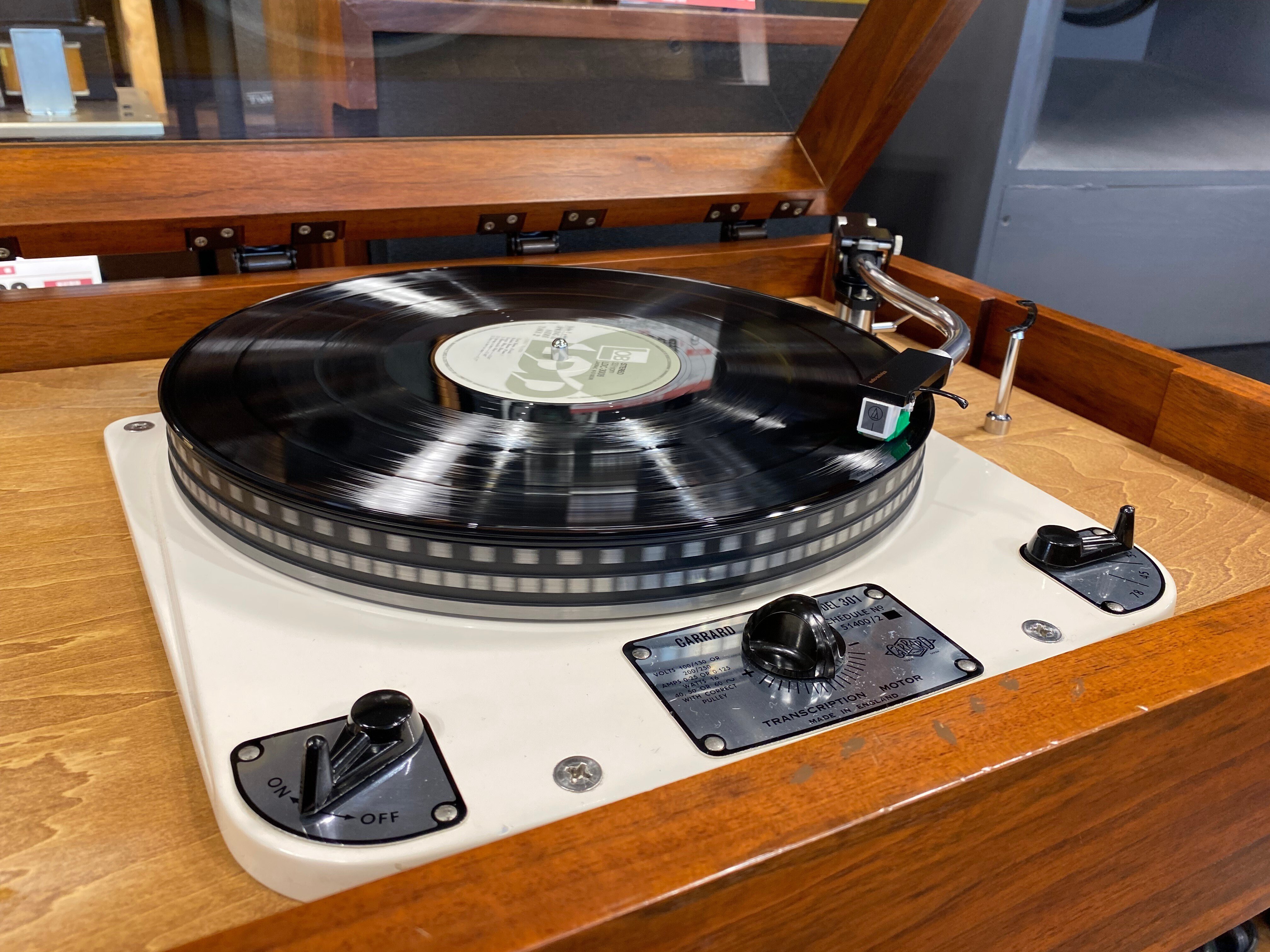 第336回／頼まれてレコードプレーヤーを探すことになった8月