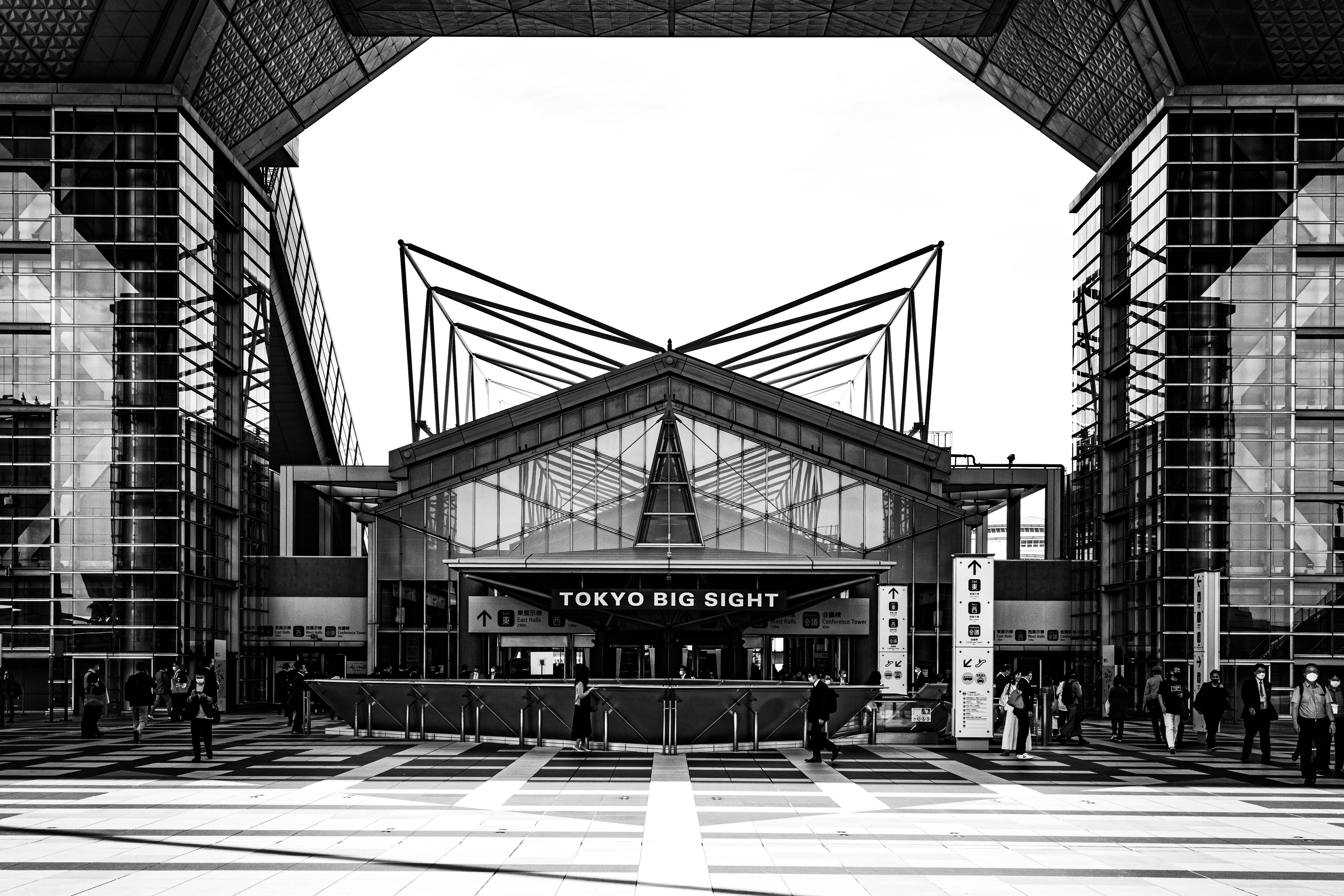 008b Bnw Mono Lith Note