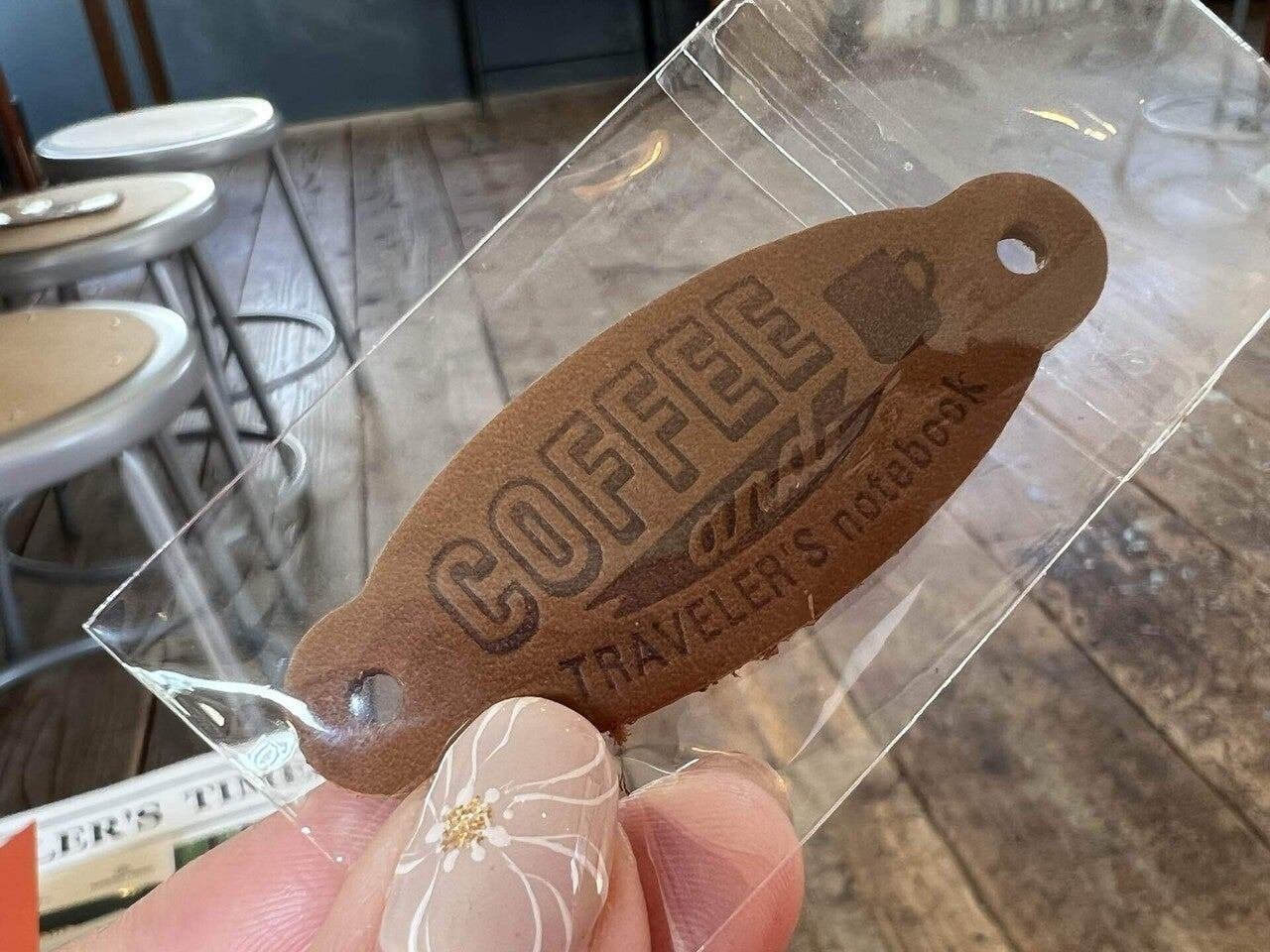 トラベラーズノートレザータグ2023茶 トラベラーズノート 2023ダイアリーお買い上げの方に