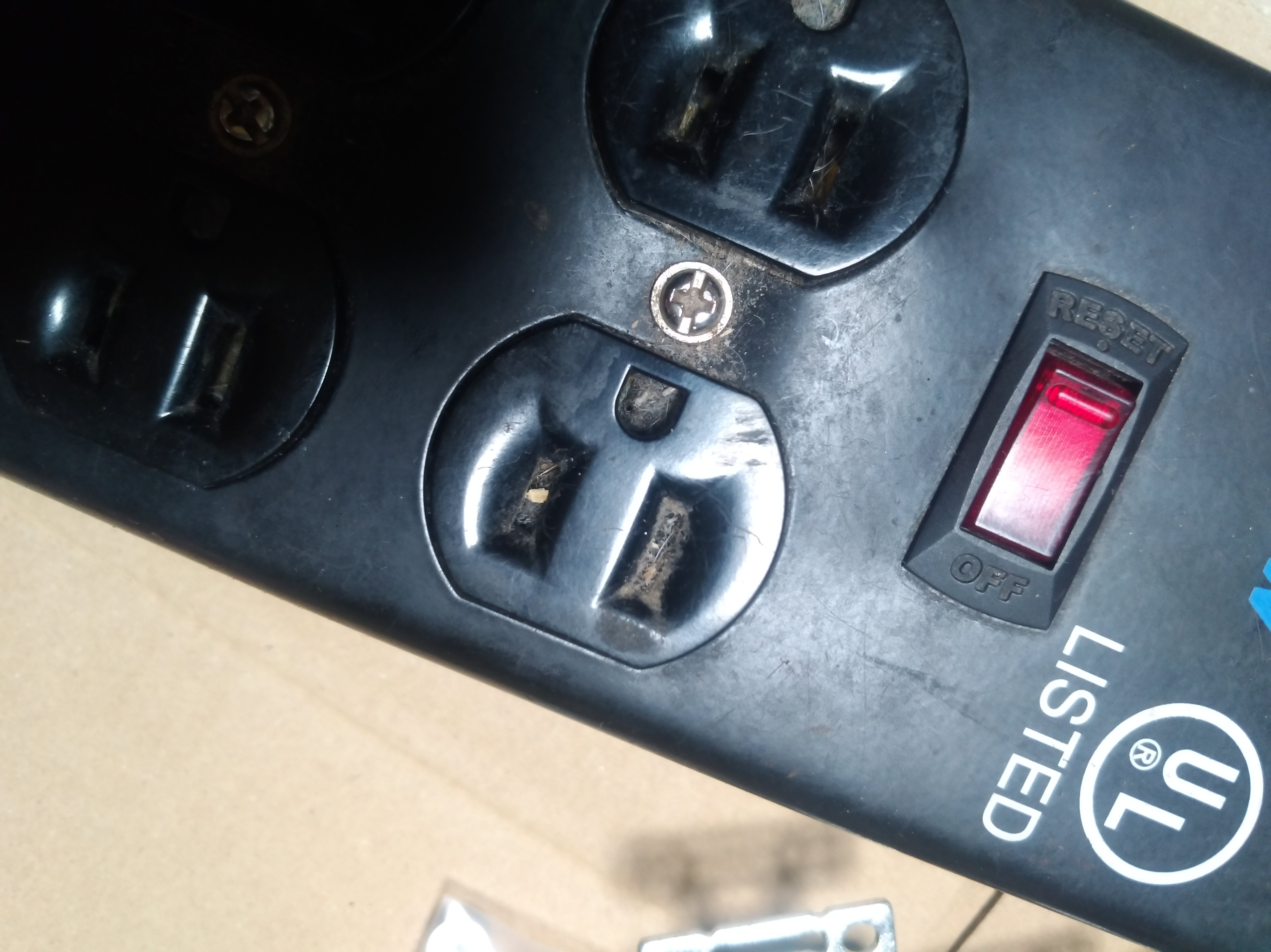FURMAN SS-6B電源タップコンセント交換🔌(失敗編)|ここ FURMAN SS-6B電源タップコンセント交換🔌(失敗編)|ここ