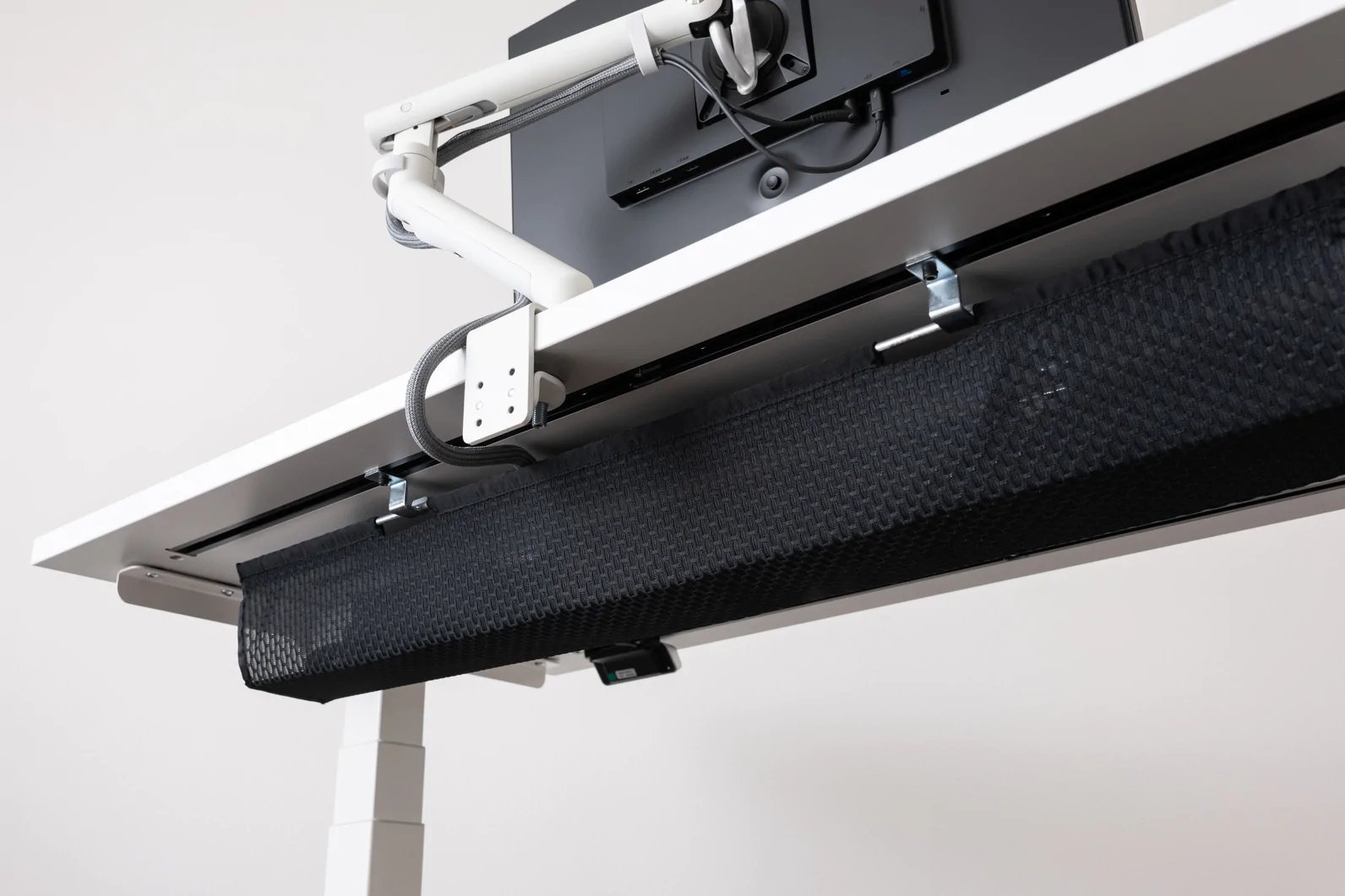 中古】PREDUCTS DESK FOREST ケーブルホルダー・キャスター付