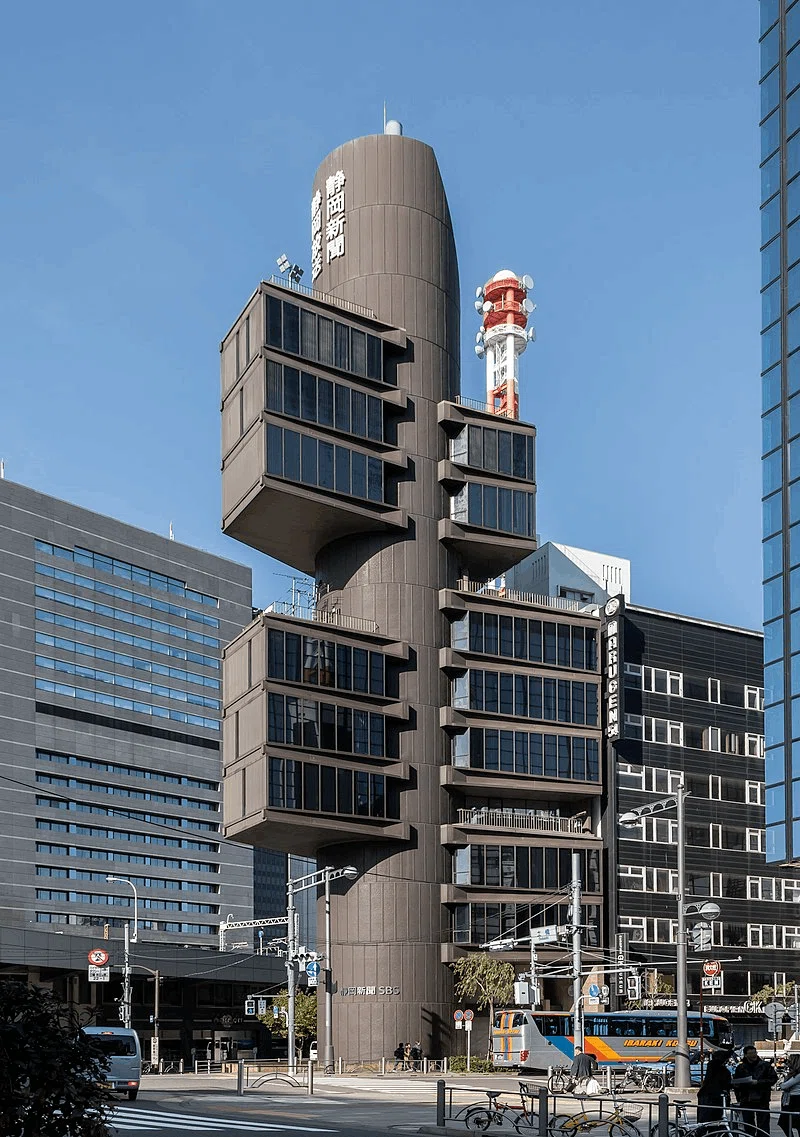 日本の伝統的な様式とモダニズムを融合させた多作の建築家 “丹下健三