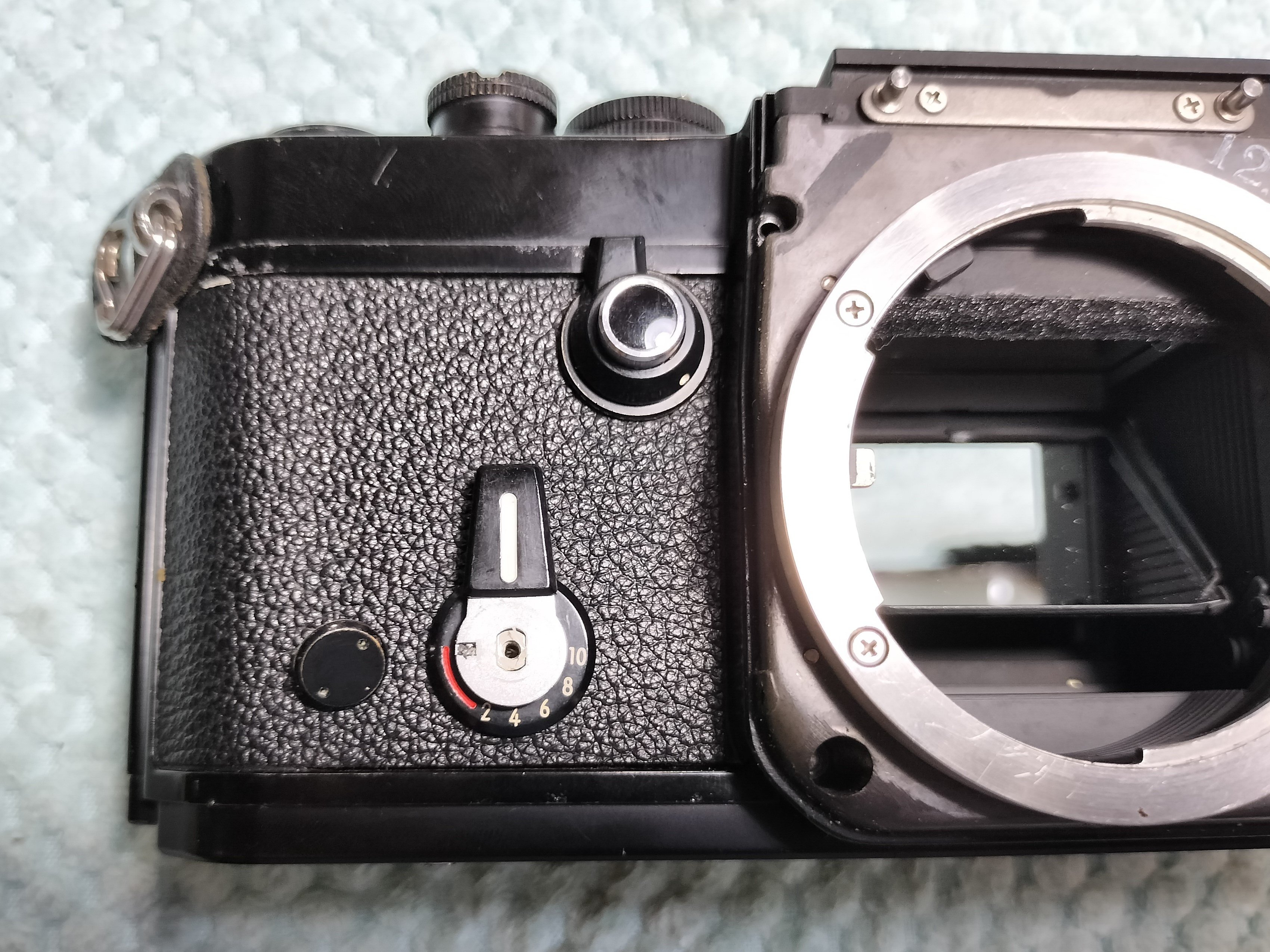 Nikon F2の分解｜フィルムカメラ修理のアクアカメラ
