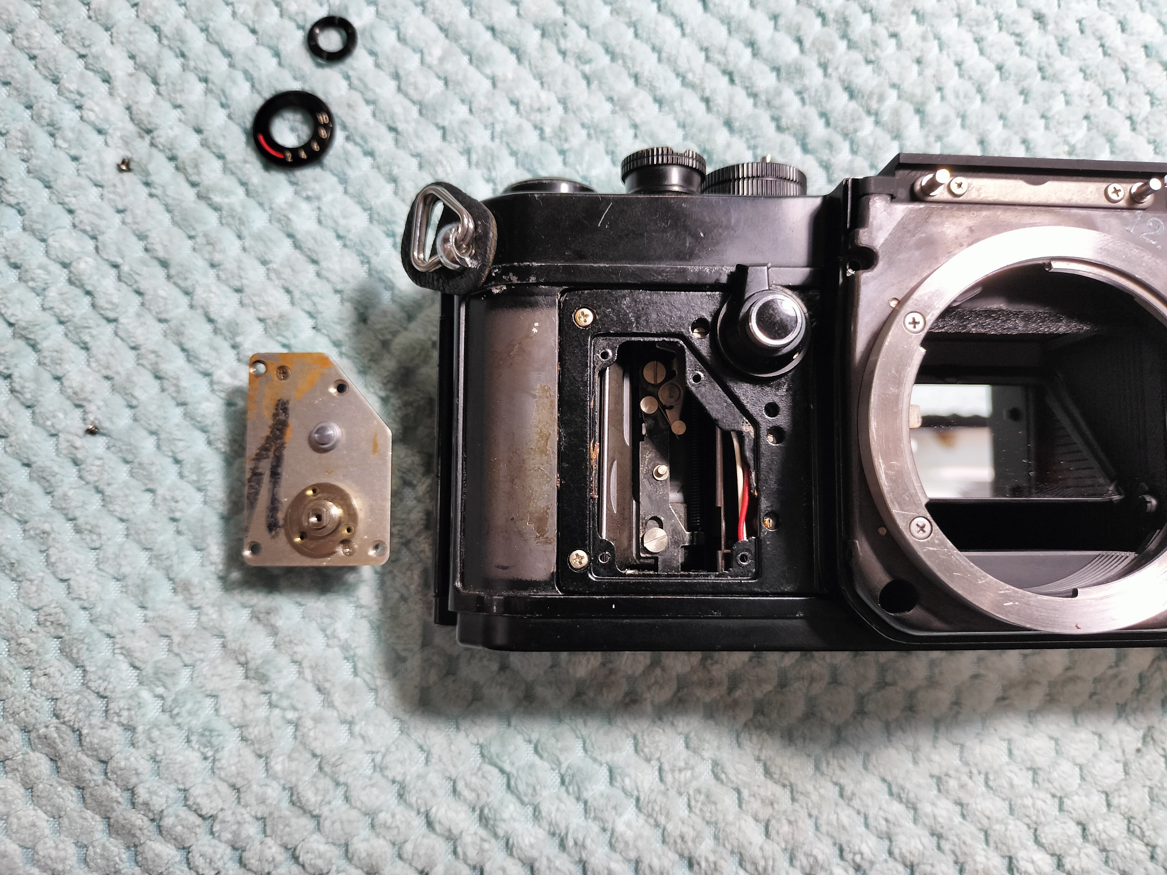 Nikon F2の分解|フィルムカメラ修理のアクアカメラ Nikon F2の分解|フィルムカメラ修理のアクアカメラ