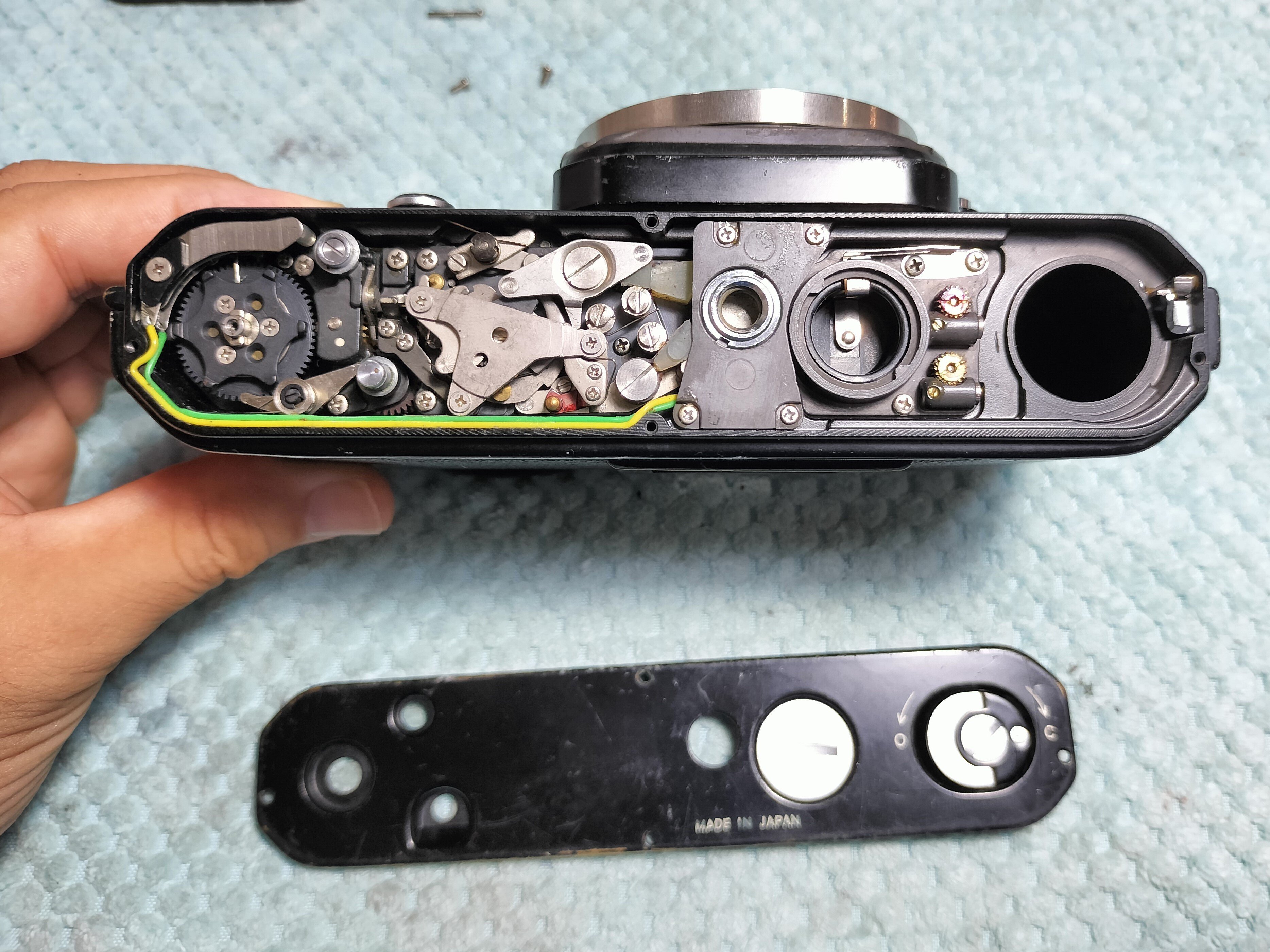 Nikon F2の分解|フィルムカメラ修理のアクアカメラ Nikon F2の分解|フィルムカメラ修理のアクアカメラ