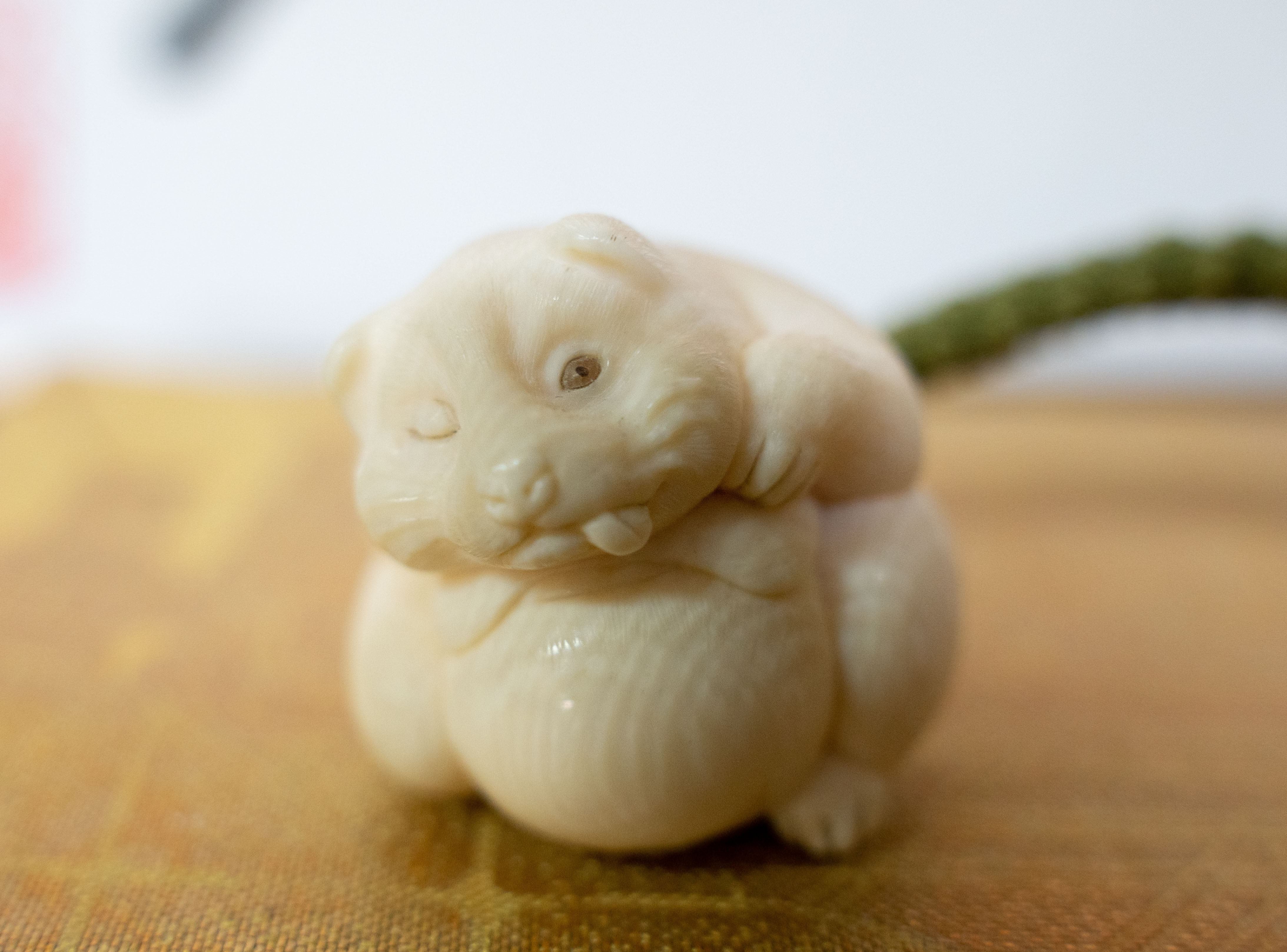 はんこと根付、2つの技を持つ職人 峰月堂 山鹿 寿信さん｜ものづくり新聞