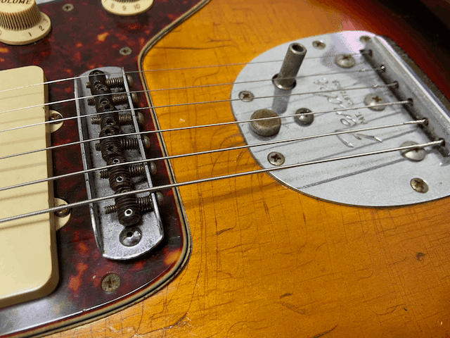 Fender JAPAN ジャガー　トレモロ　プレート　ブリッジ Yahoo!オークション -「fender japan」(ブリッジ) (パーツ)の