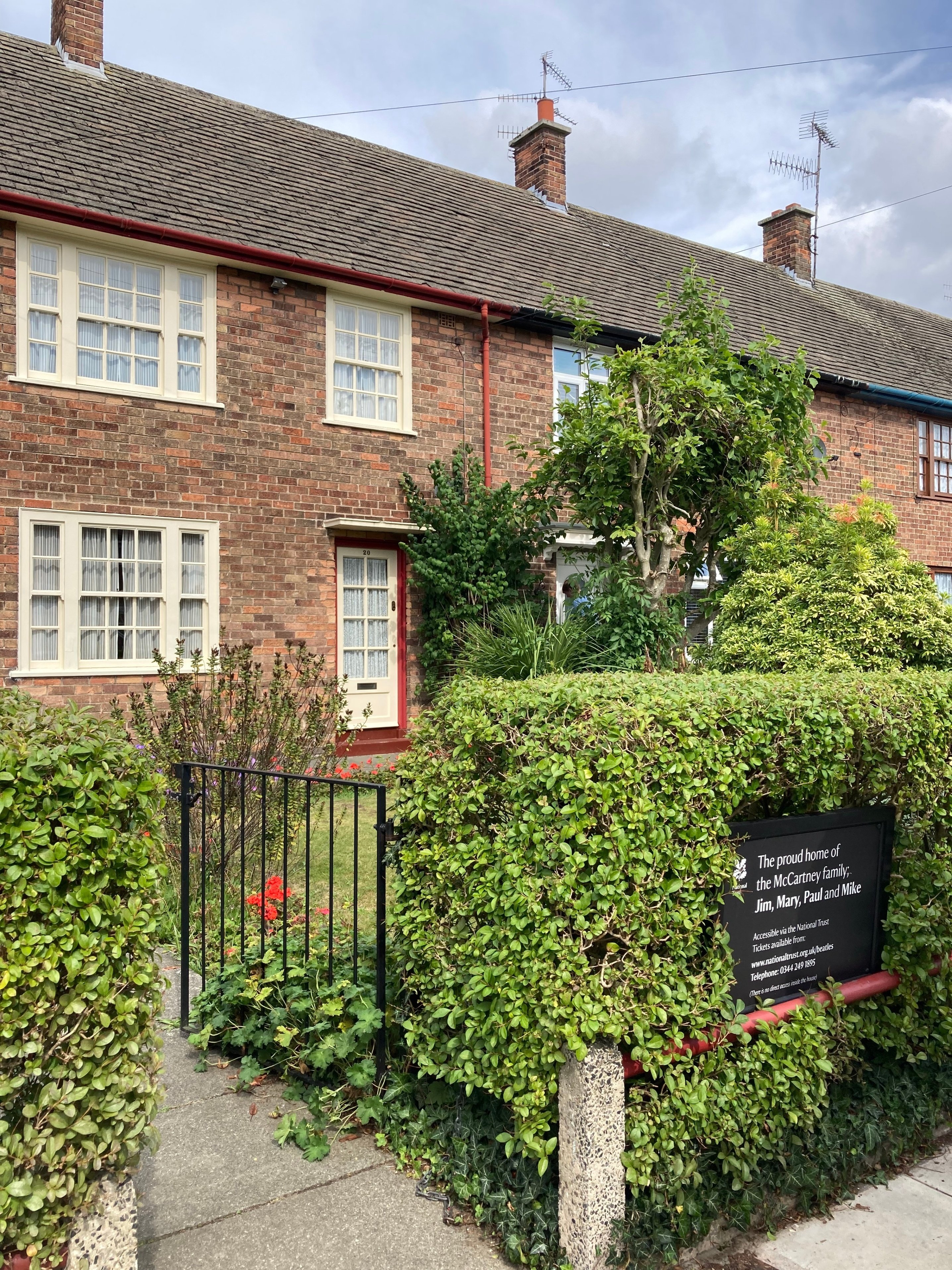 ポール・マッカートニー生家の庭の葉っぱ Please Place Me➀最多リクエストスポット【後編】｜マリー西澤