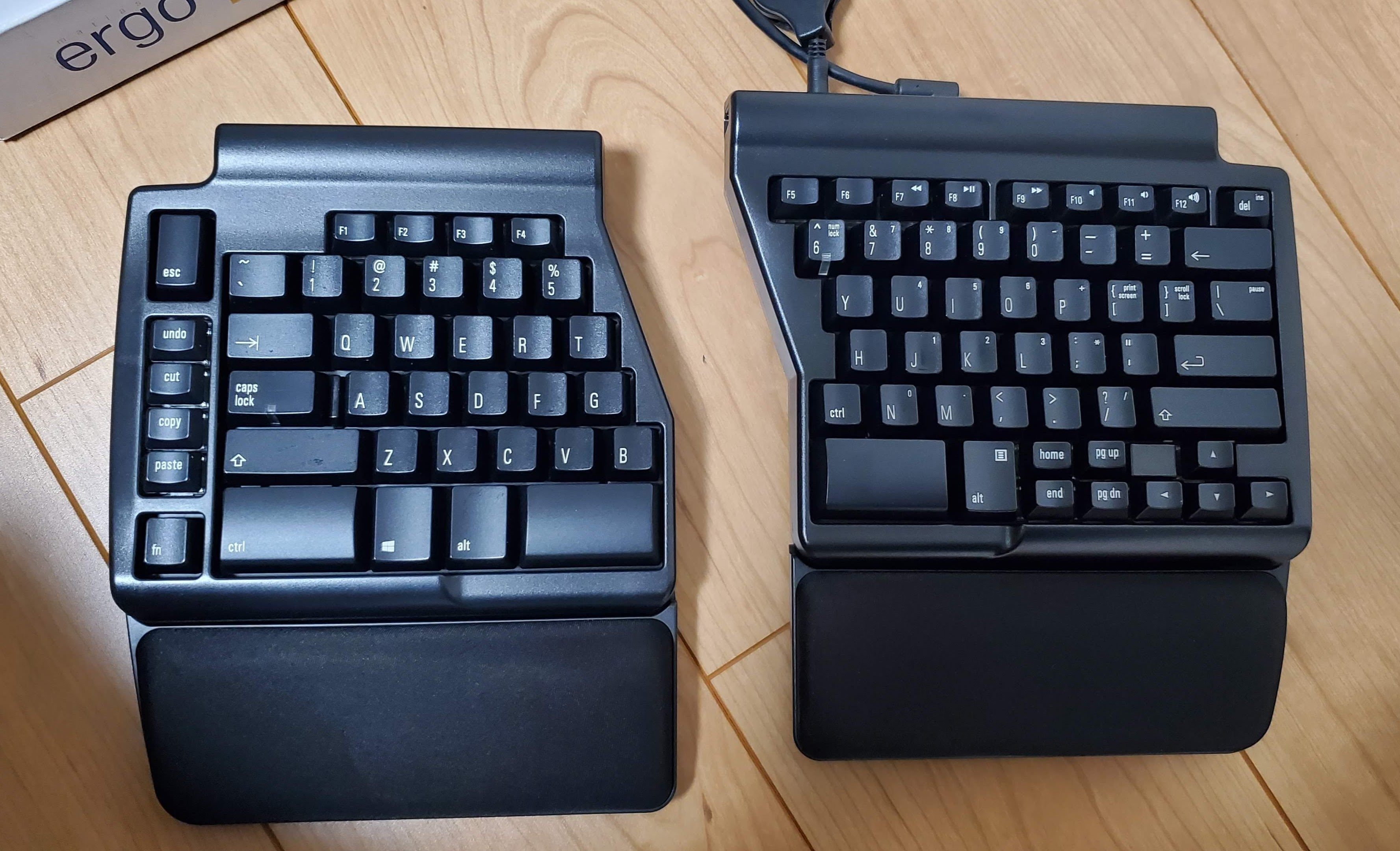 初の分離型キーボード MATIAS Programmable Ergo Pro for Win