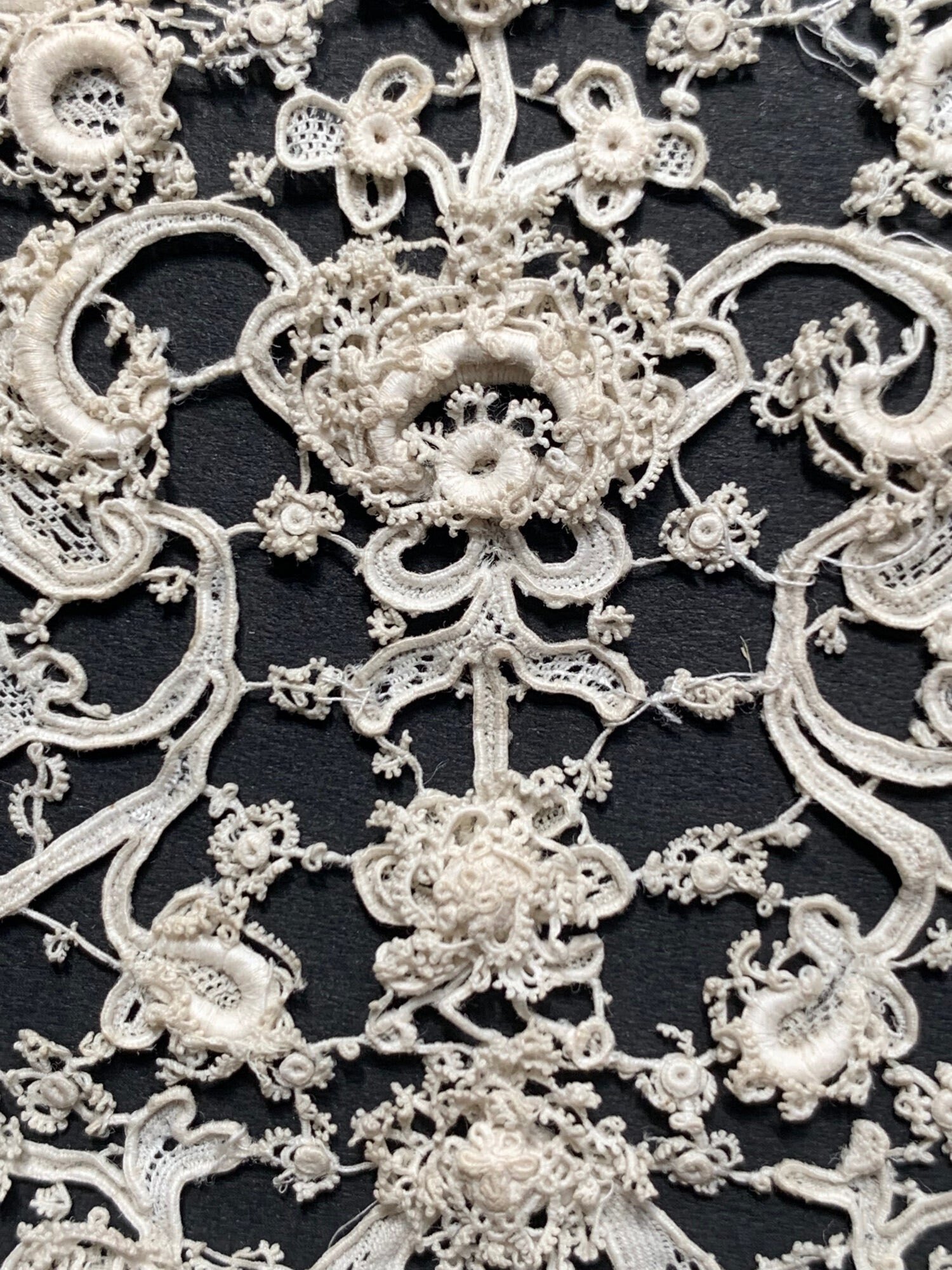 アンティーク イタリア ヴェネチアンレース クレマチス桜草アイリス 花