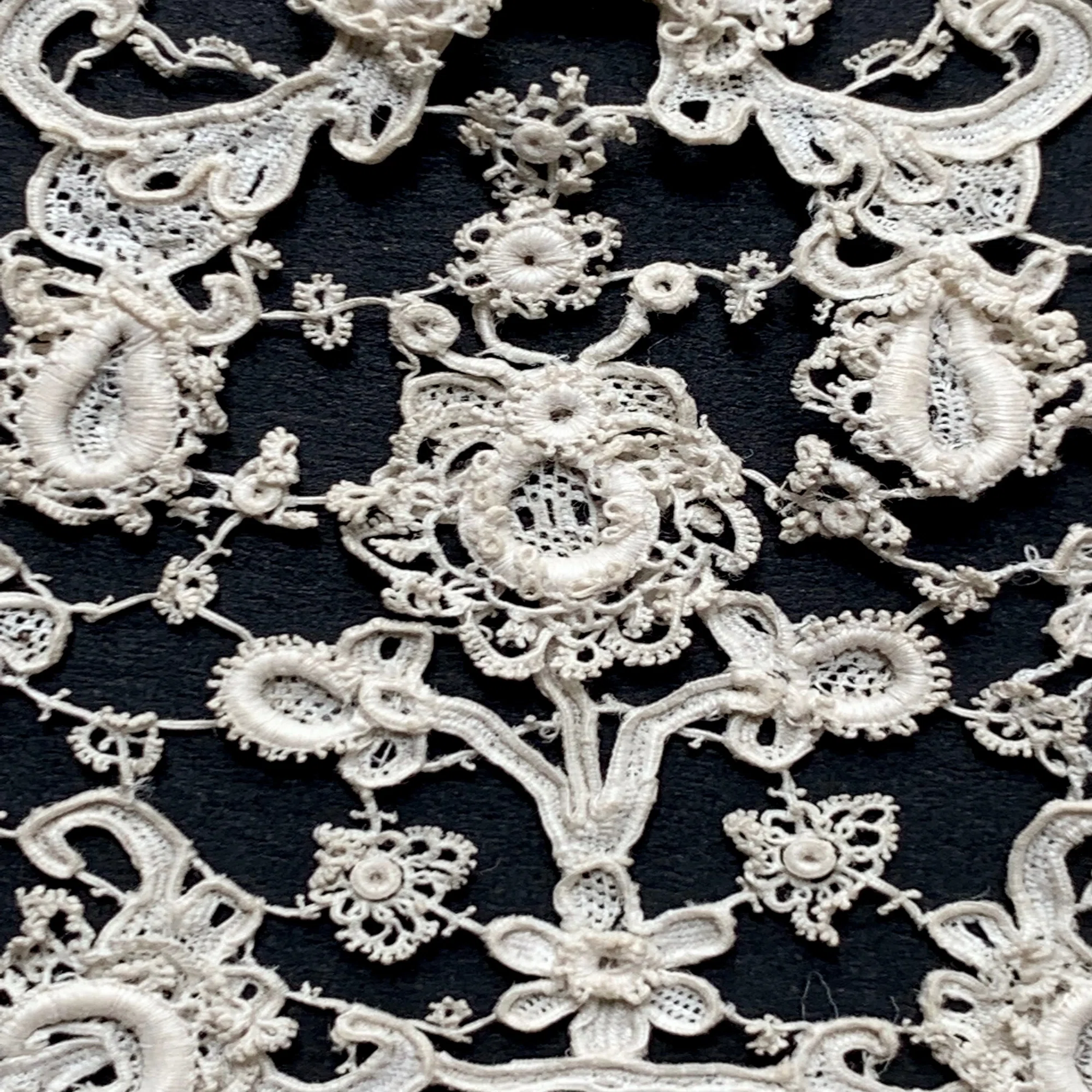 幻の 【 雪の結晶 】 のレースの話 その2｜lace_enchanted_stitches