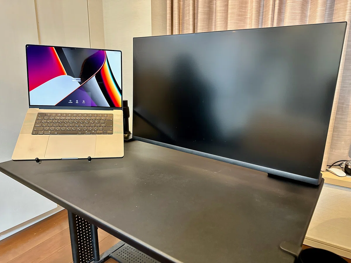 Amazonベーシック モニターアーム用マウントトレーを使って快適な 