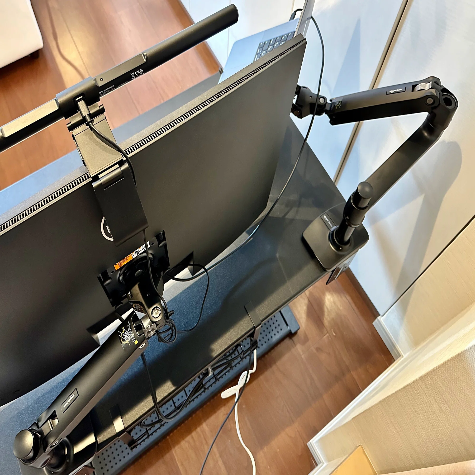 Amazonベーシック モニターアーム用マウントトレーを使って快適な 