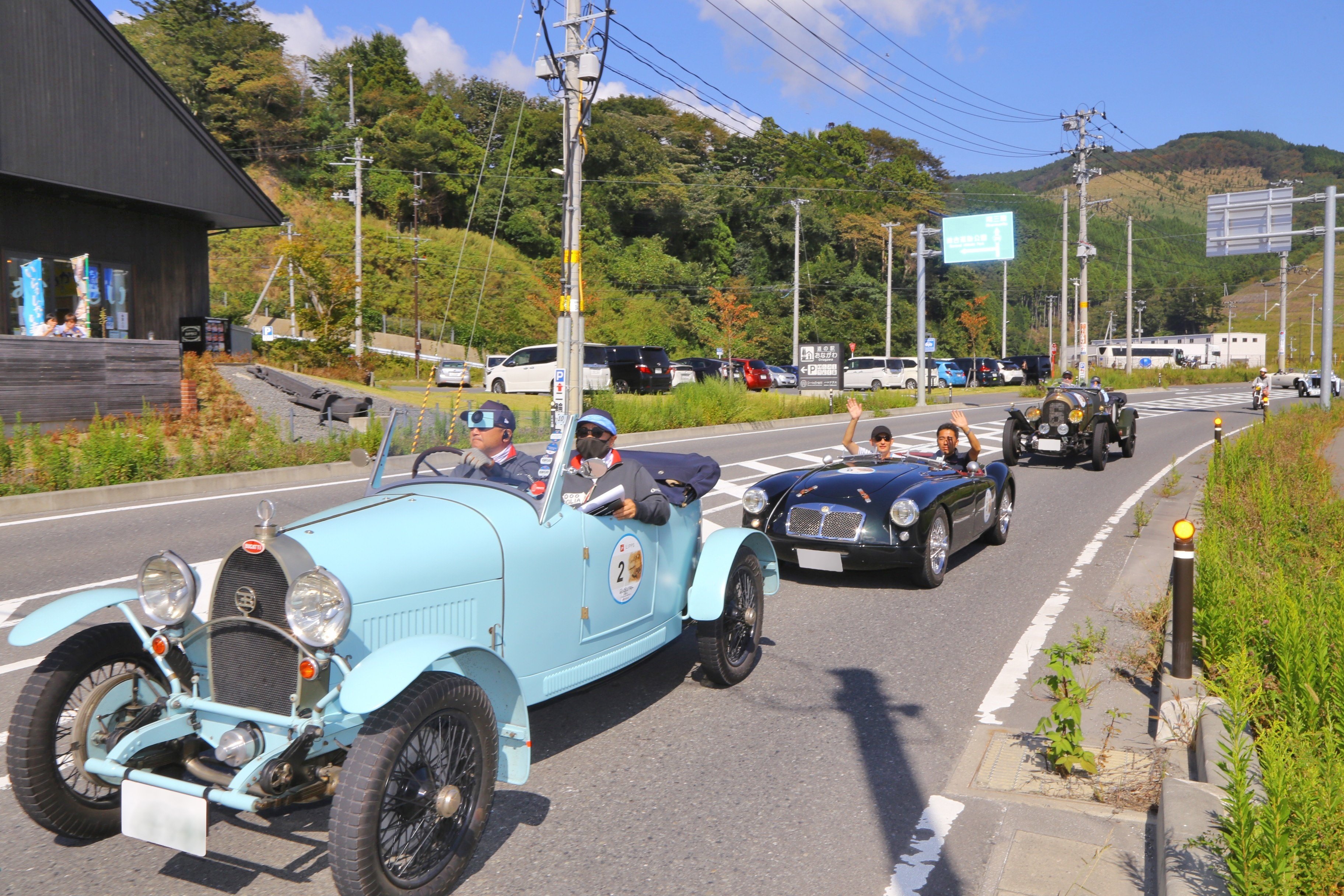 名車108台 公道快走 唐沢さん夫婦復興ラリー クラシックカー石巻に集結