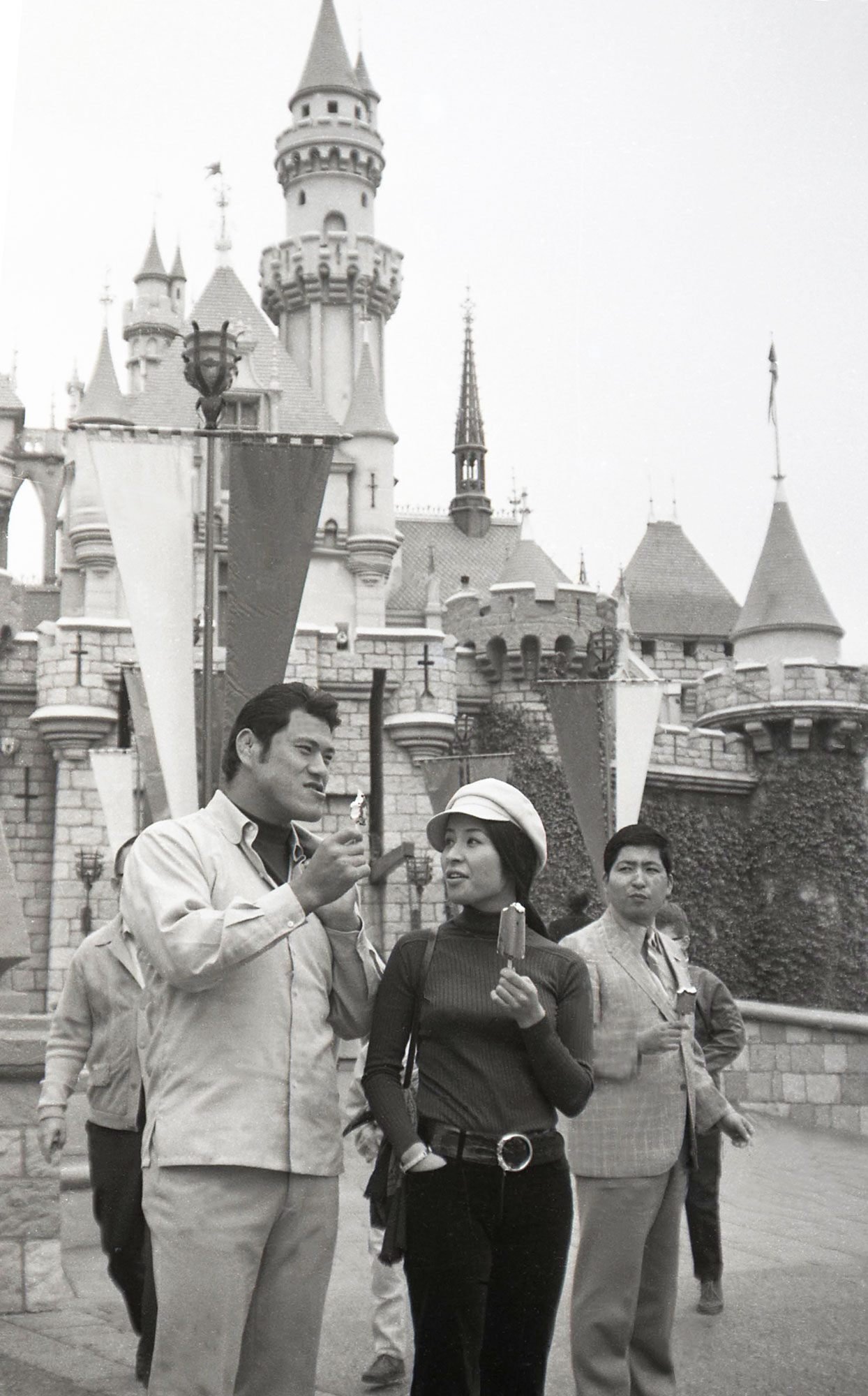 ベテランカメラマンが述懐…猪木さんの節目には倍賞美津子さんの姿が