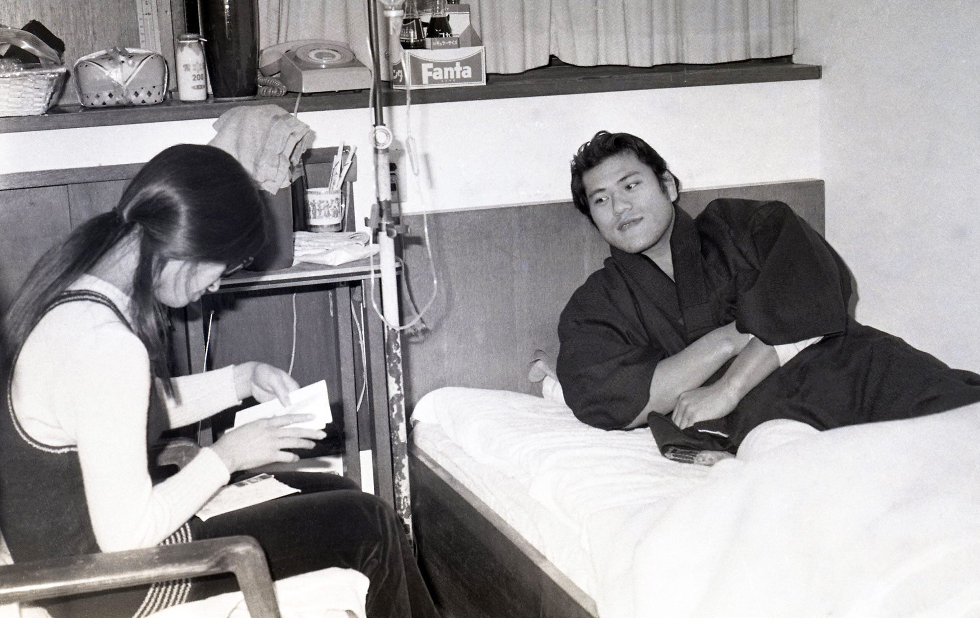 アントニオ猪木さんと倍賞美津子さんのサイン入りポスター アントニオ猪木さんと倍賞美津子さんのサイン入りポスター - メルカリ