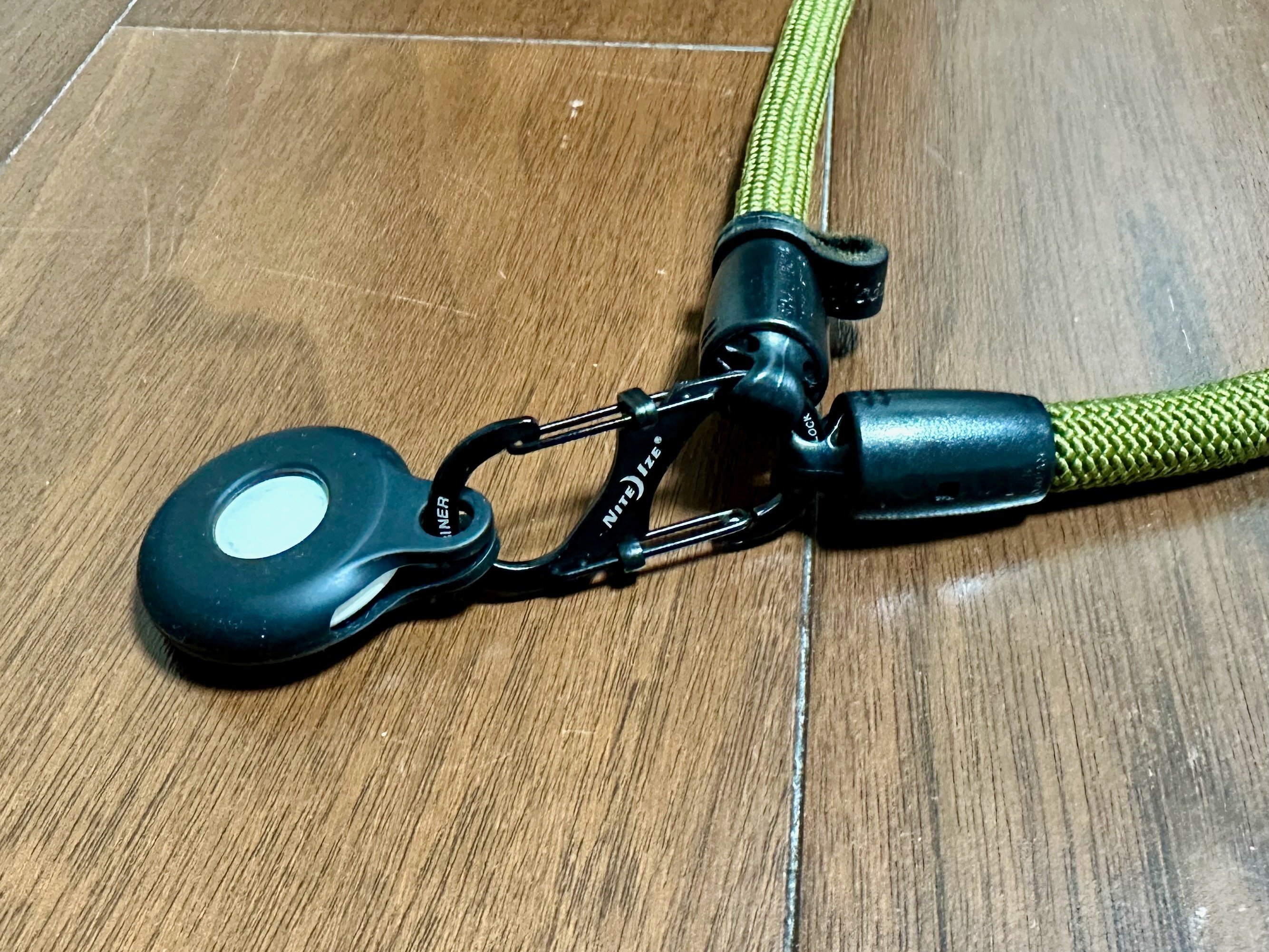 ヨセミテストラップをロック付きカラビナでよりセキュアに
