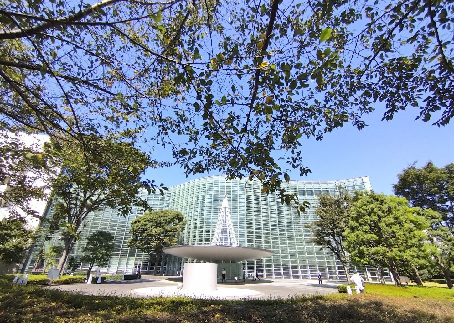 日本を代表する建築家 黒川 紀章さんが設計した素晴らしい『国立新 