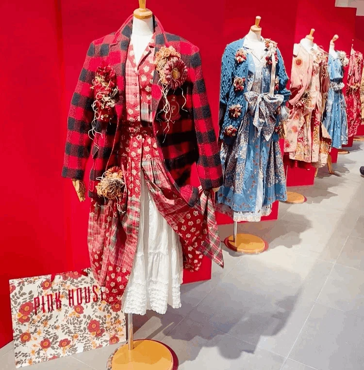 ピンクハウス50周年記念展の話｜GUMIかおり